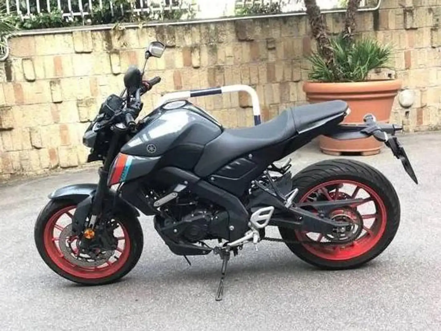 Yamaha MT-125 Grigio - 1