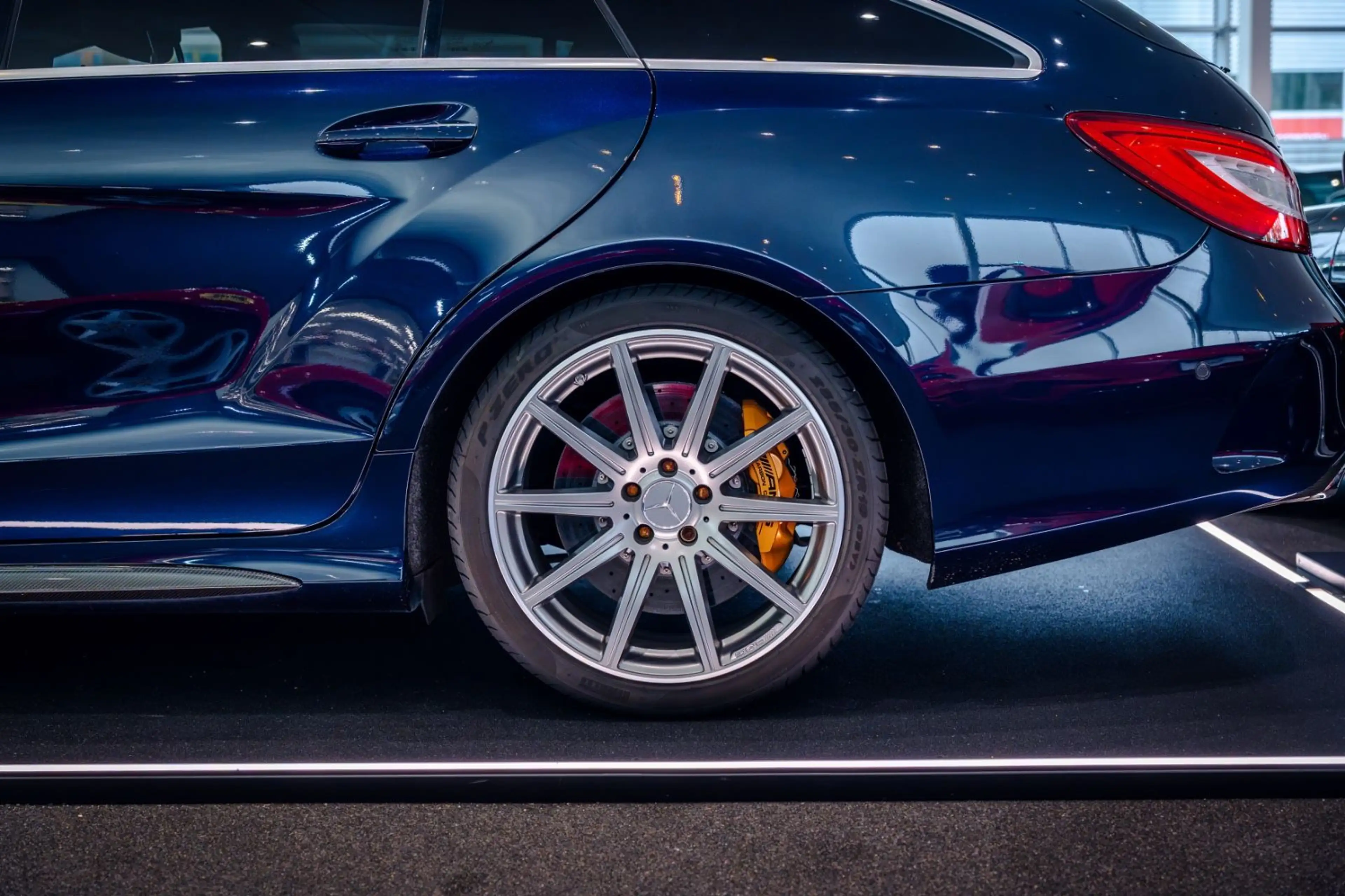 Mercedes-Benz CLS 63 AMG CLS 63 S AMG*Unfallfrei*Keramik-Bremse*B&O* — photo 6