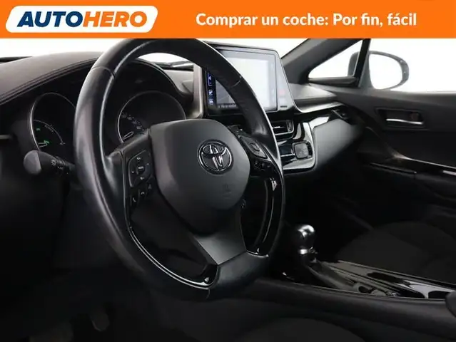 Toyota C-HR view 12