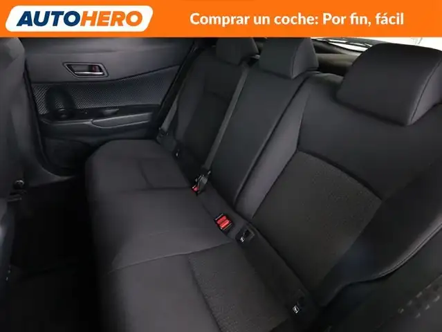 Toyota C-HR view 15