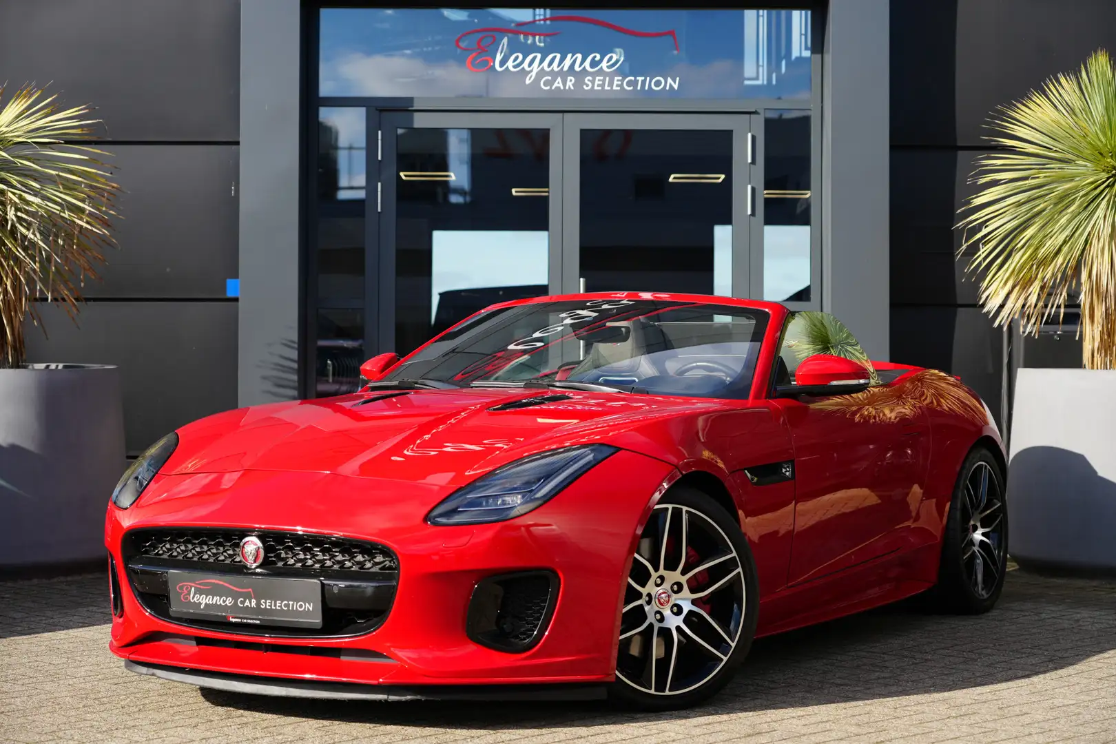 Jaguar F-Type P300 RWD R-Dynamic 301pk Navigatie/Camera/Meridian Rouge - 1