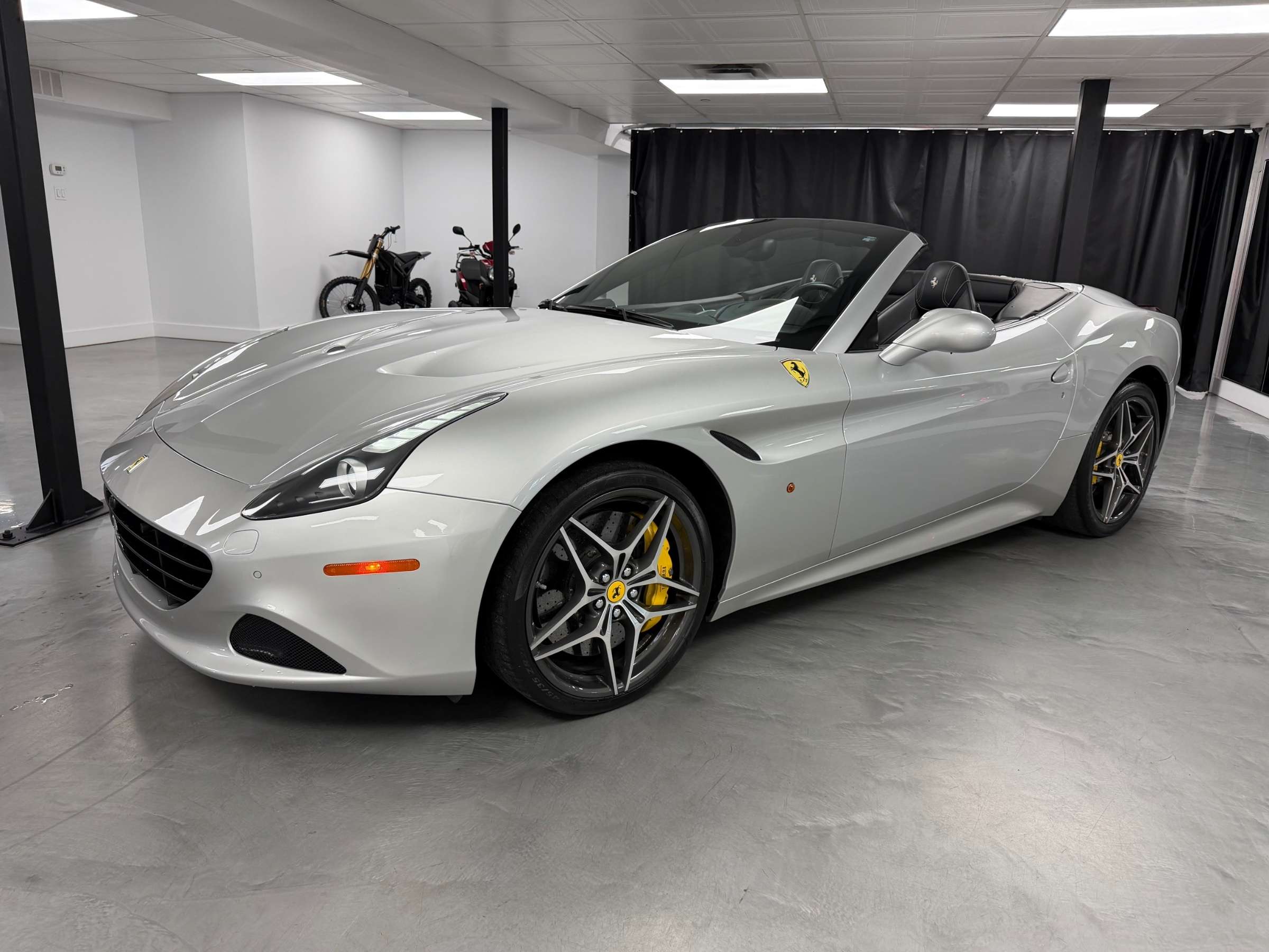 2017 Ferrari California CALIFORNIA T CONVERTIBLE 3.9L V8 553HP