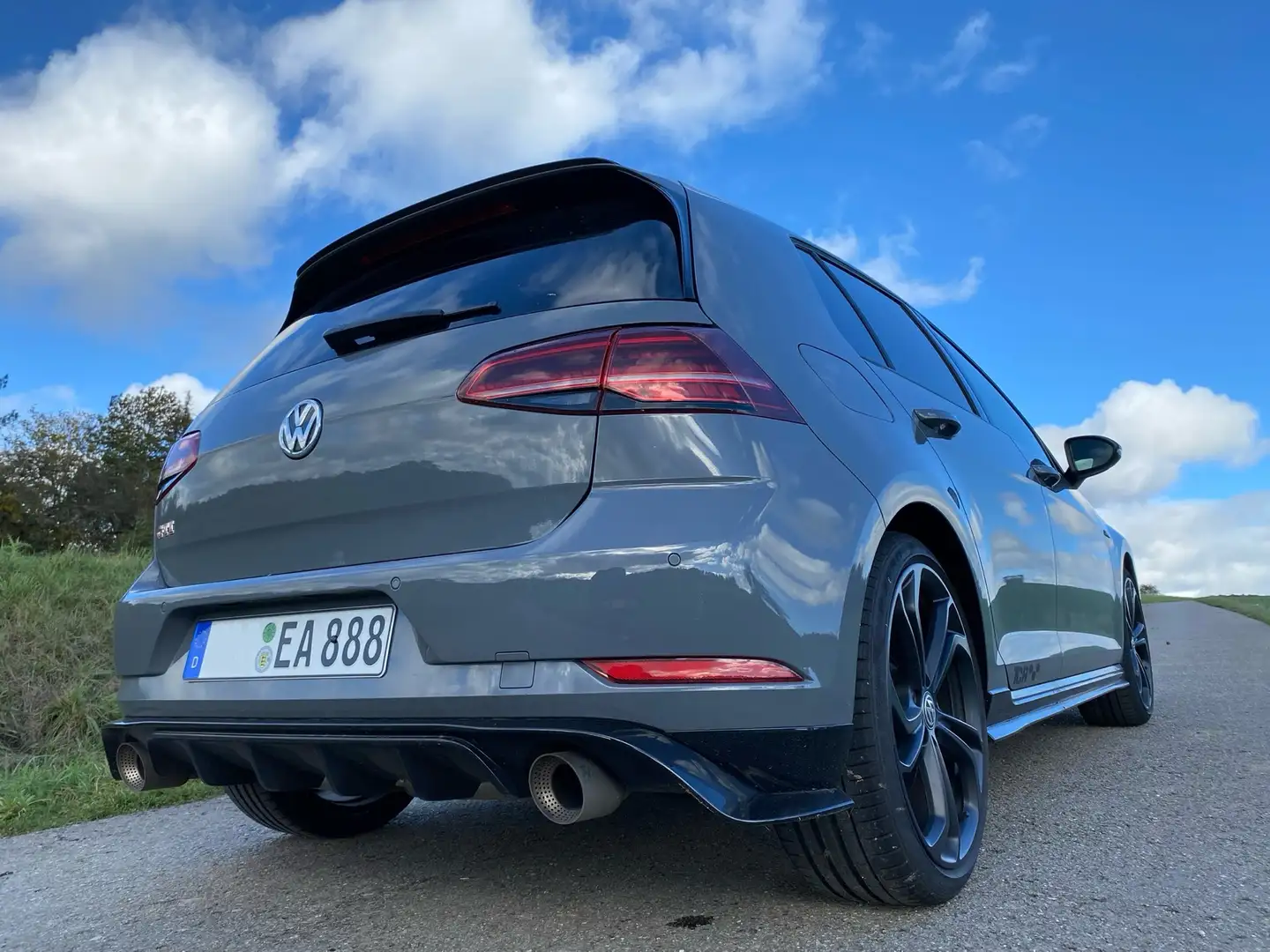 Volkswagen Golf GTI TCR 2.0 TSI OPF DSG Akrapovič 260 KM/H Reifnitz Grau - 2