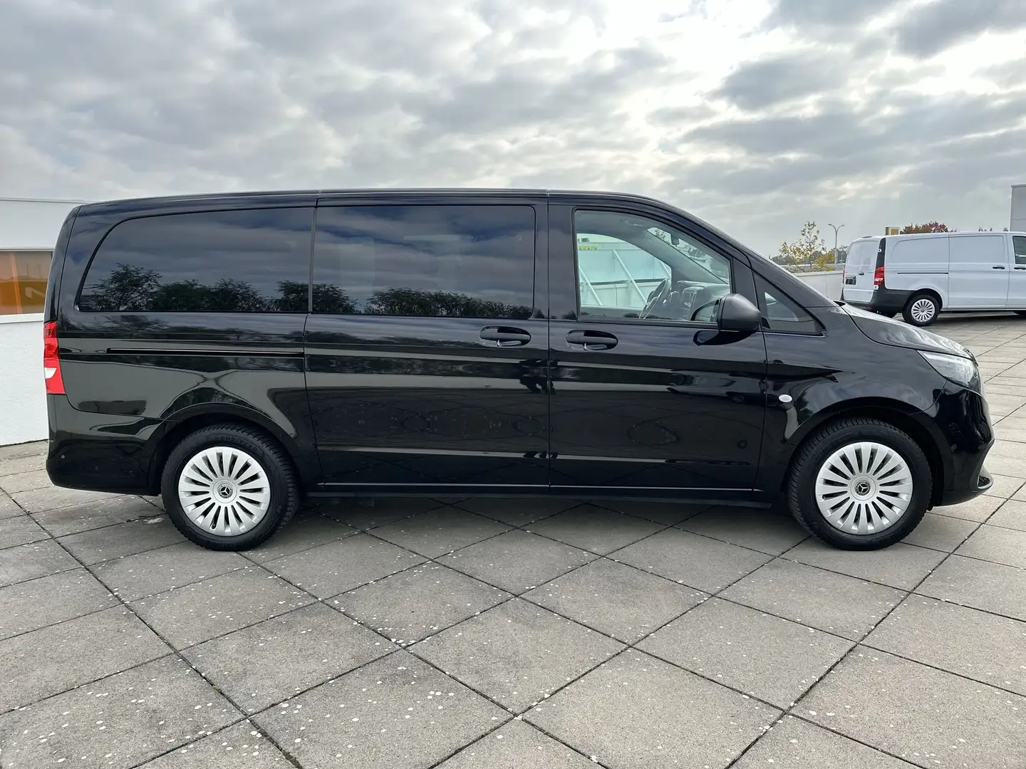 Mercedes-Benz Vito TOURER 116 CDI PRO/TEMPMATIC/NAVI/TREKH 2500 KG Zwart - 2