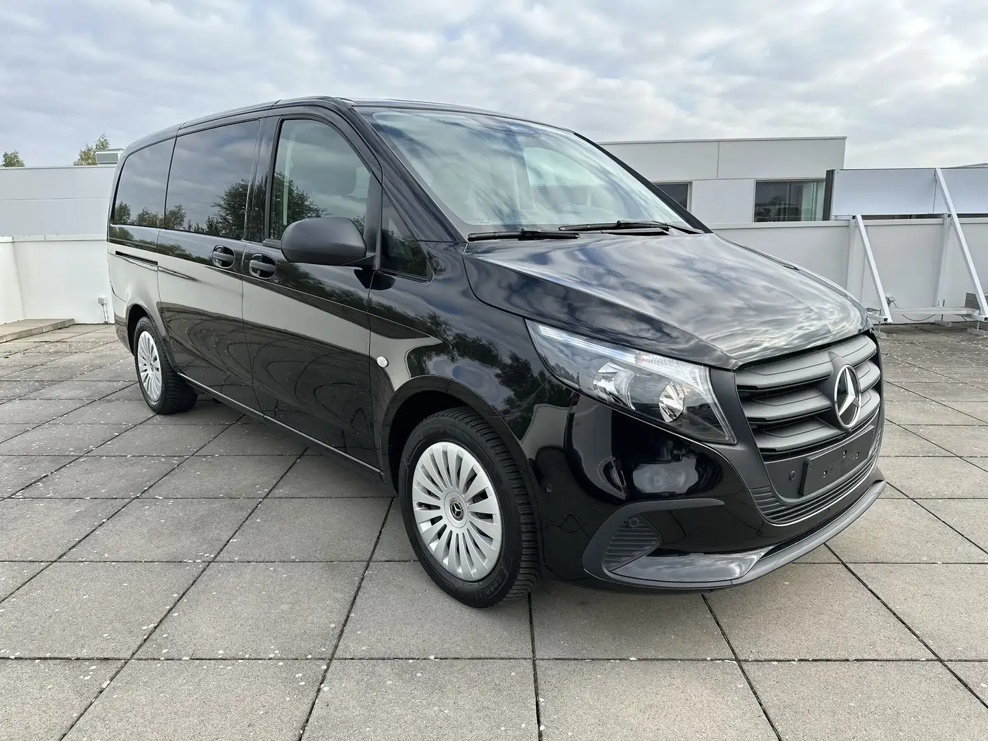 Mercedes-Benz Vito TOURER 116 CDI PRO/TEMPMATIC/NAVI/TREKH 2500 KG Zwart - 1