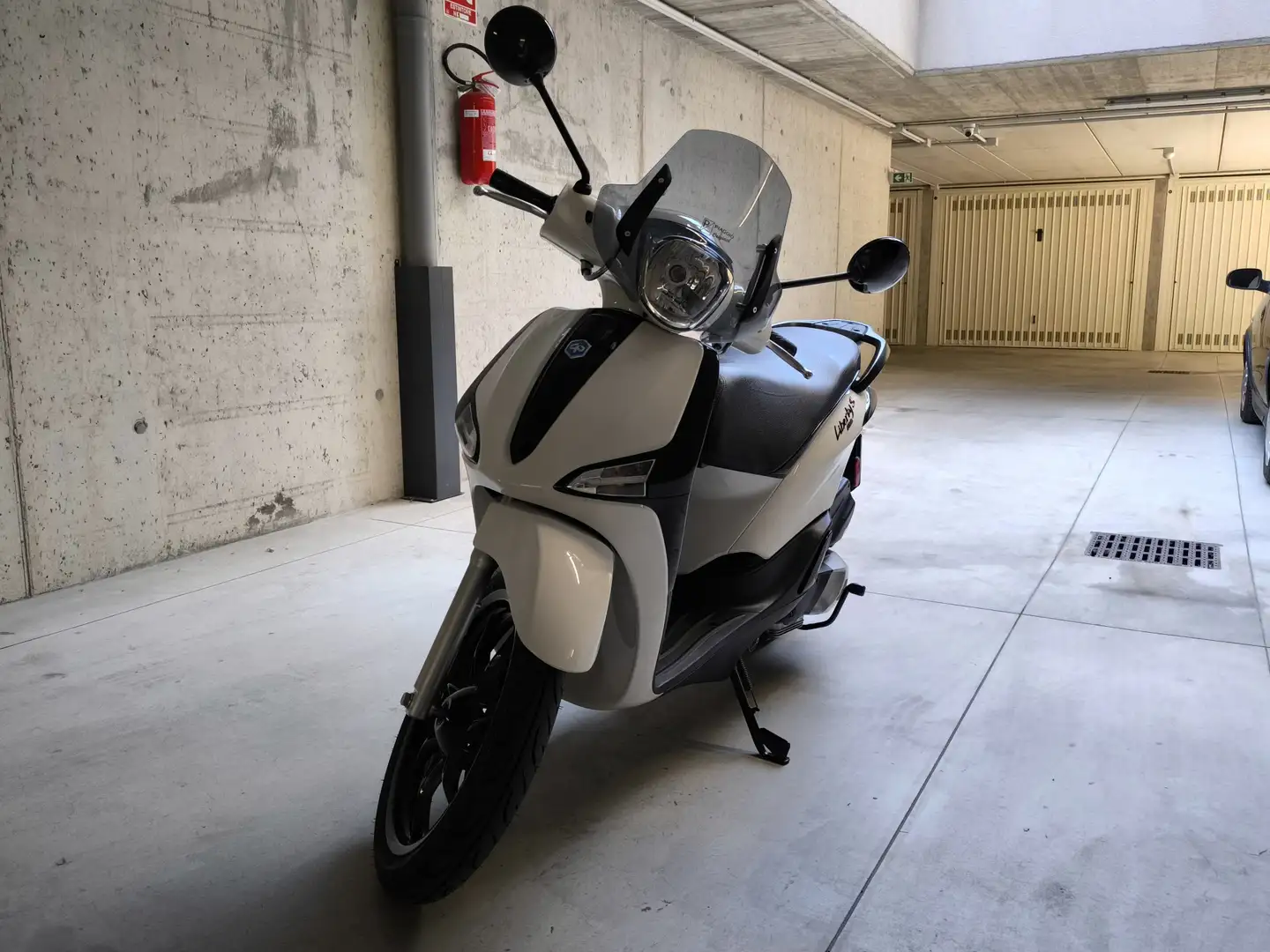 Piaggio Liberty 150 versione special White - 1