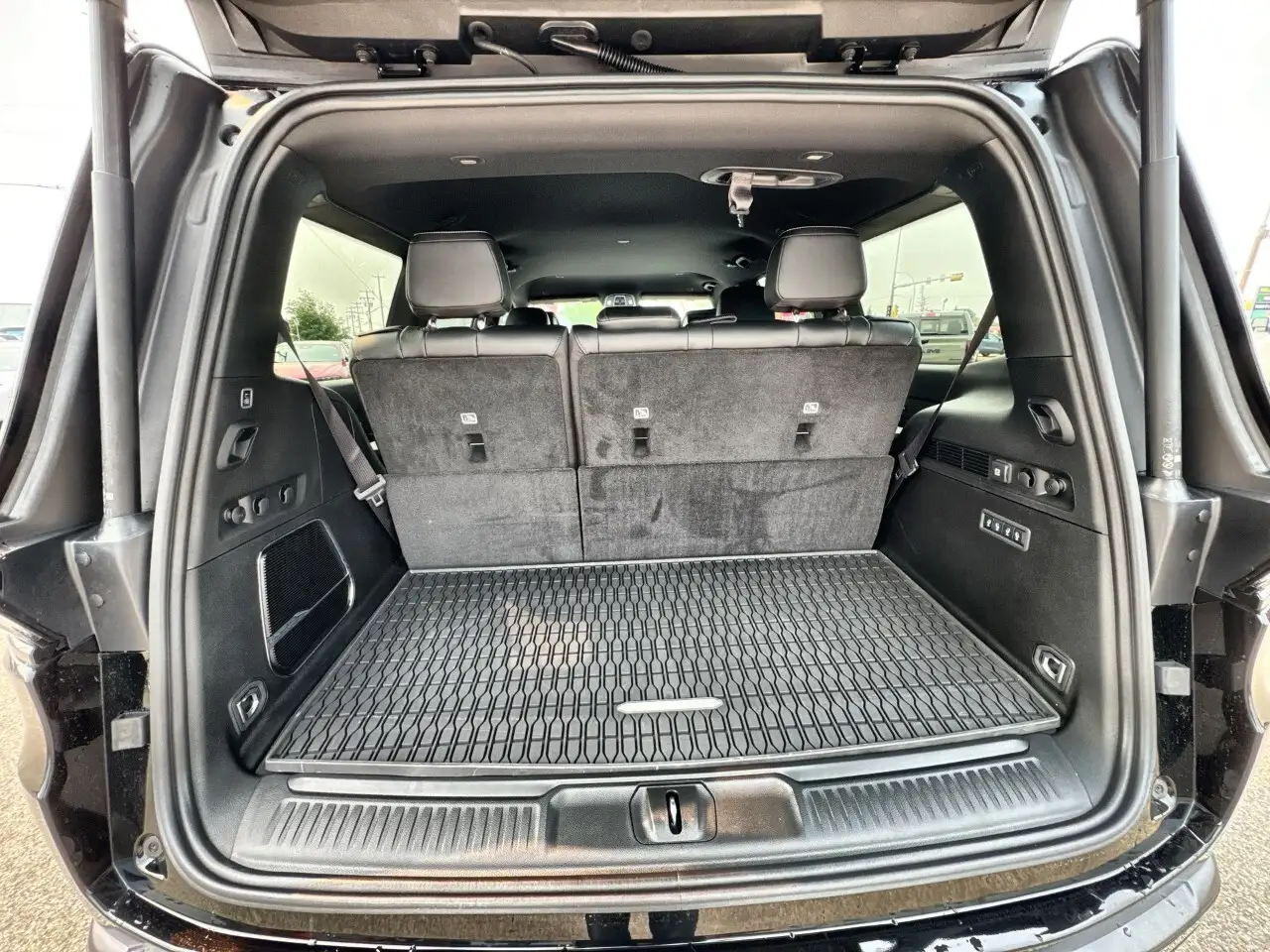 Jeep Grand Wagoneer photo Jeep Grand Wagoneer