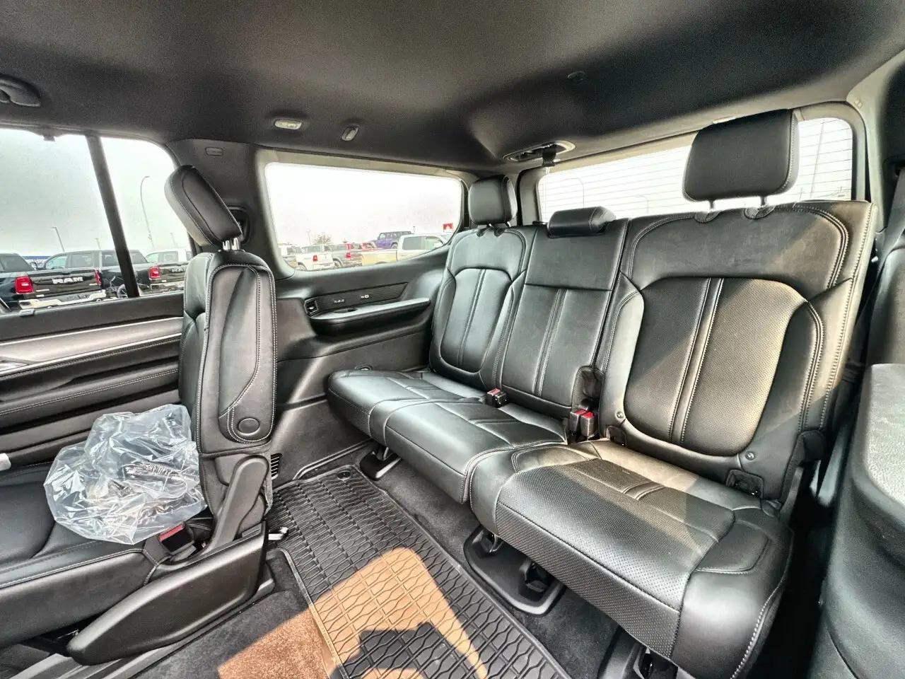 Jeep Grand Wagoneer photo Jeep Grand Wagoneer