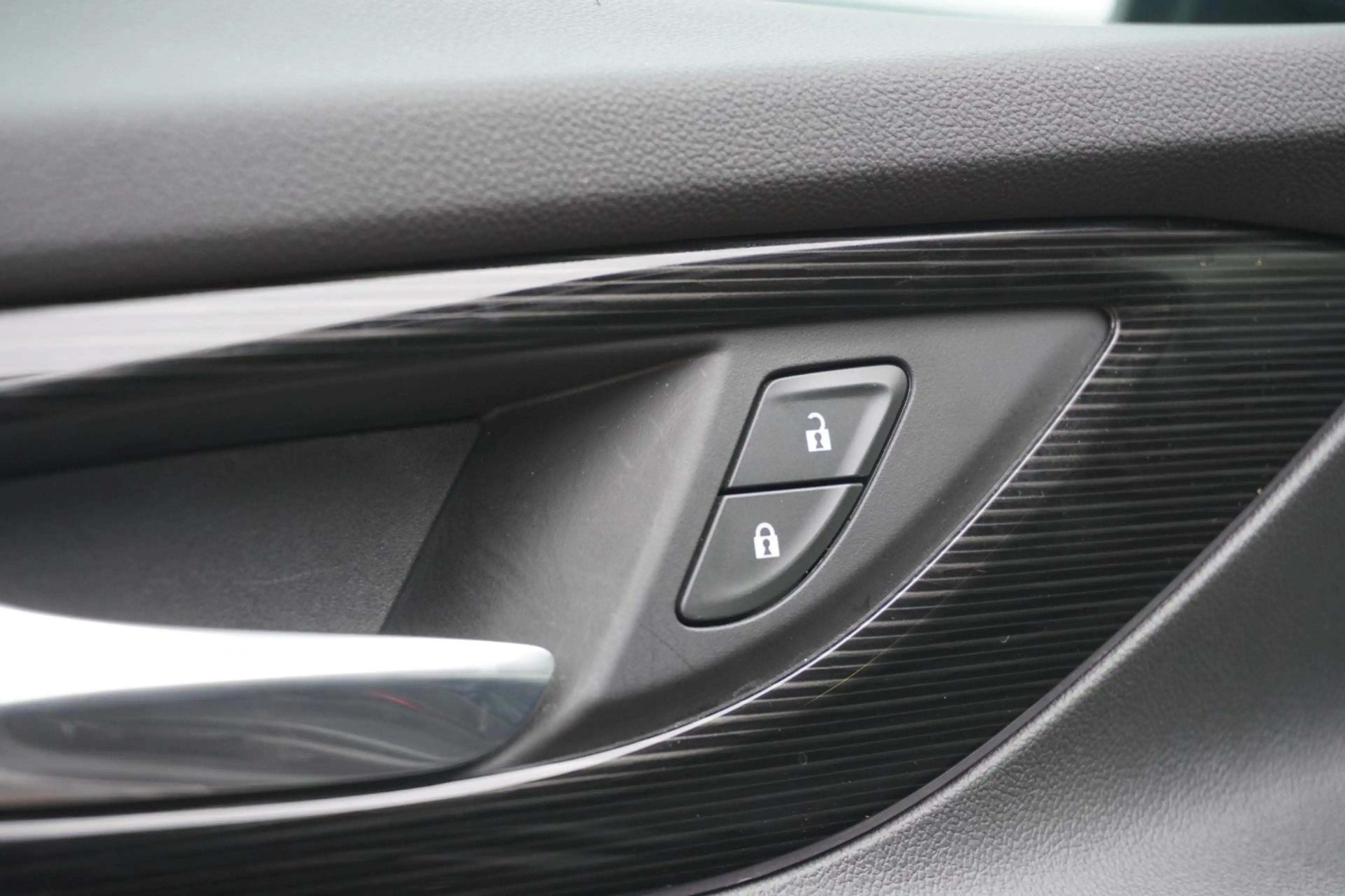 Opel Insignia Sports Tourer 1.5 Turbo Business Executive | Virt. — photo 46