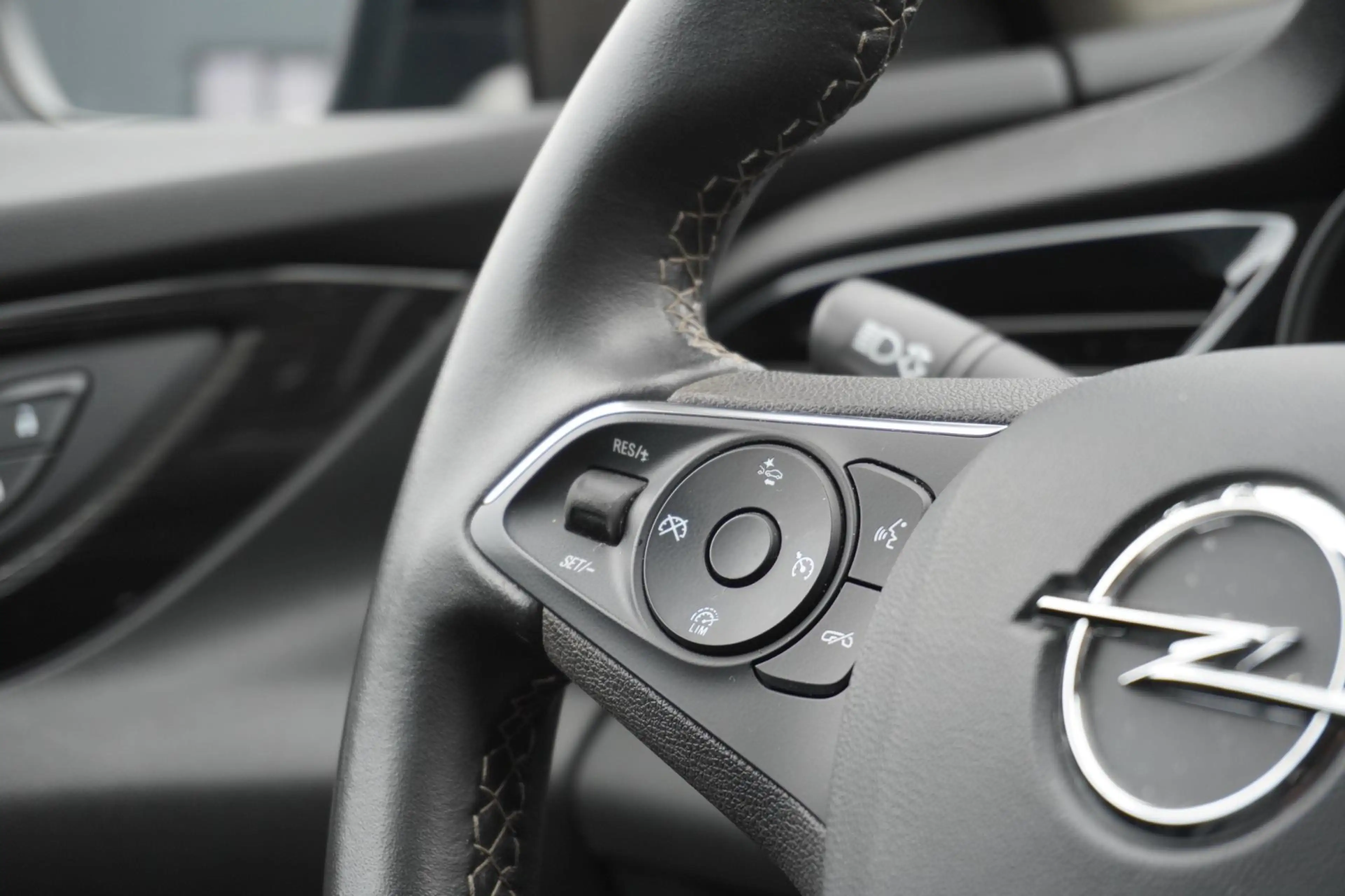 Opel Insignia Sports Tourer 1.5 Turbo Business Executive | Virt. — photo 31