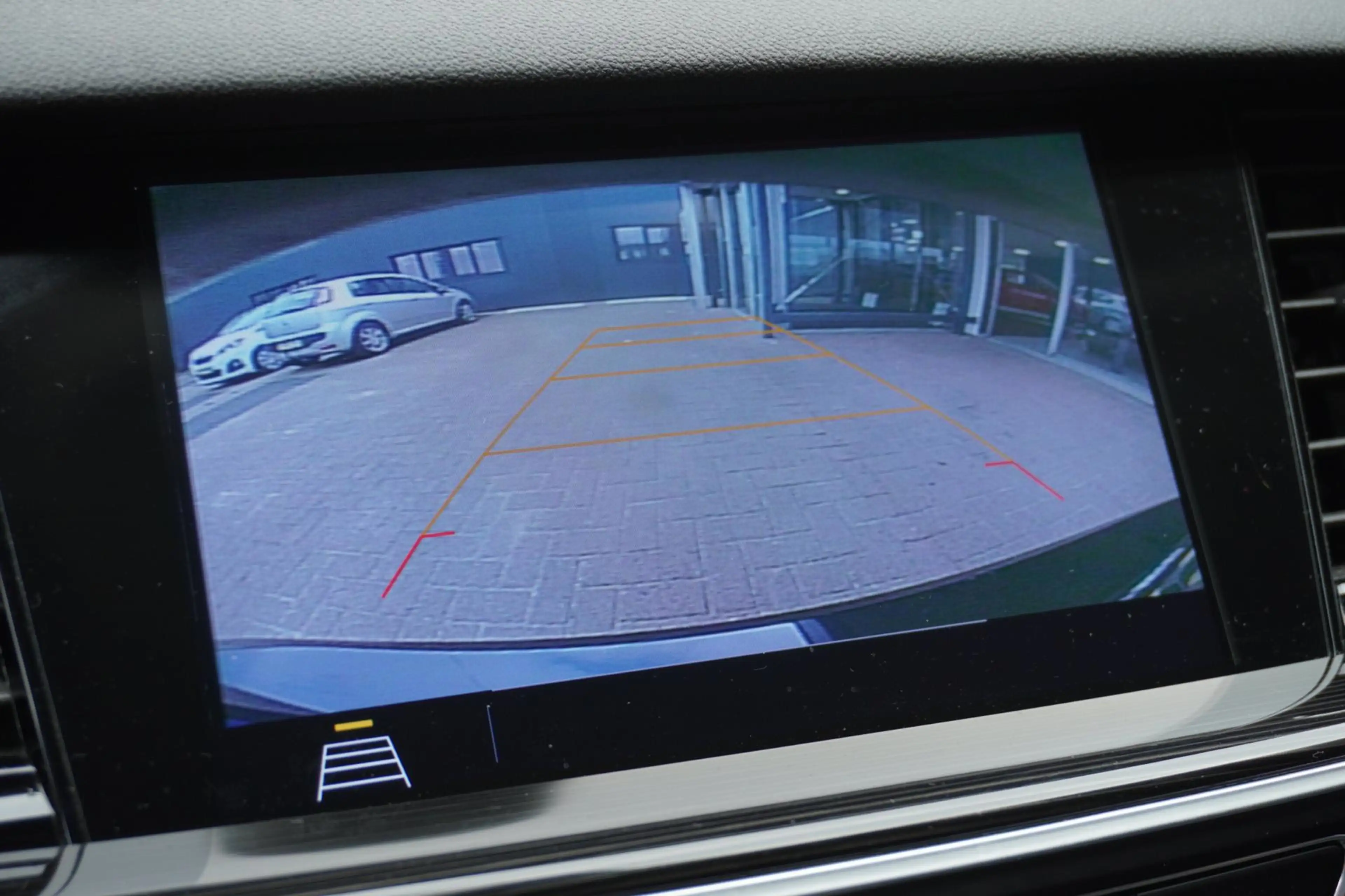 Opel Insignia Sports Tourer 1.5 Turbo Business Executive | Virt. — photo 16