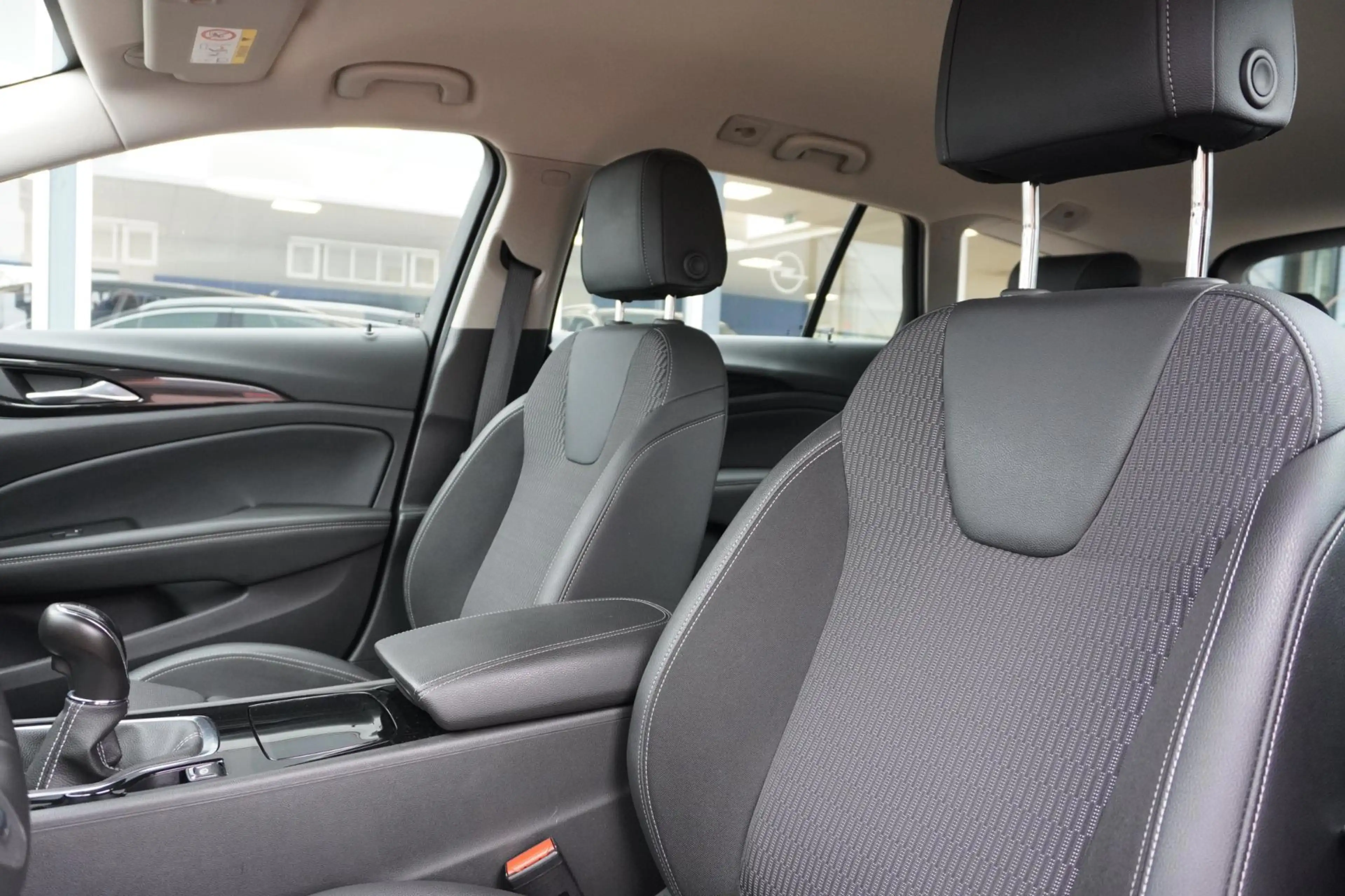 Opel Insignia Sports Tourer 1.5 Turbo Business Executive | Virt. — photo 11