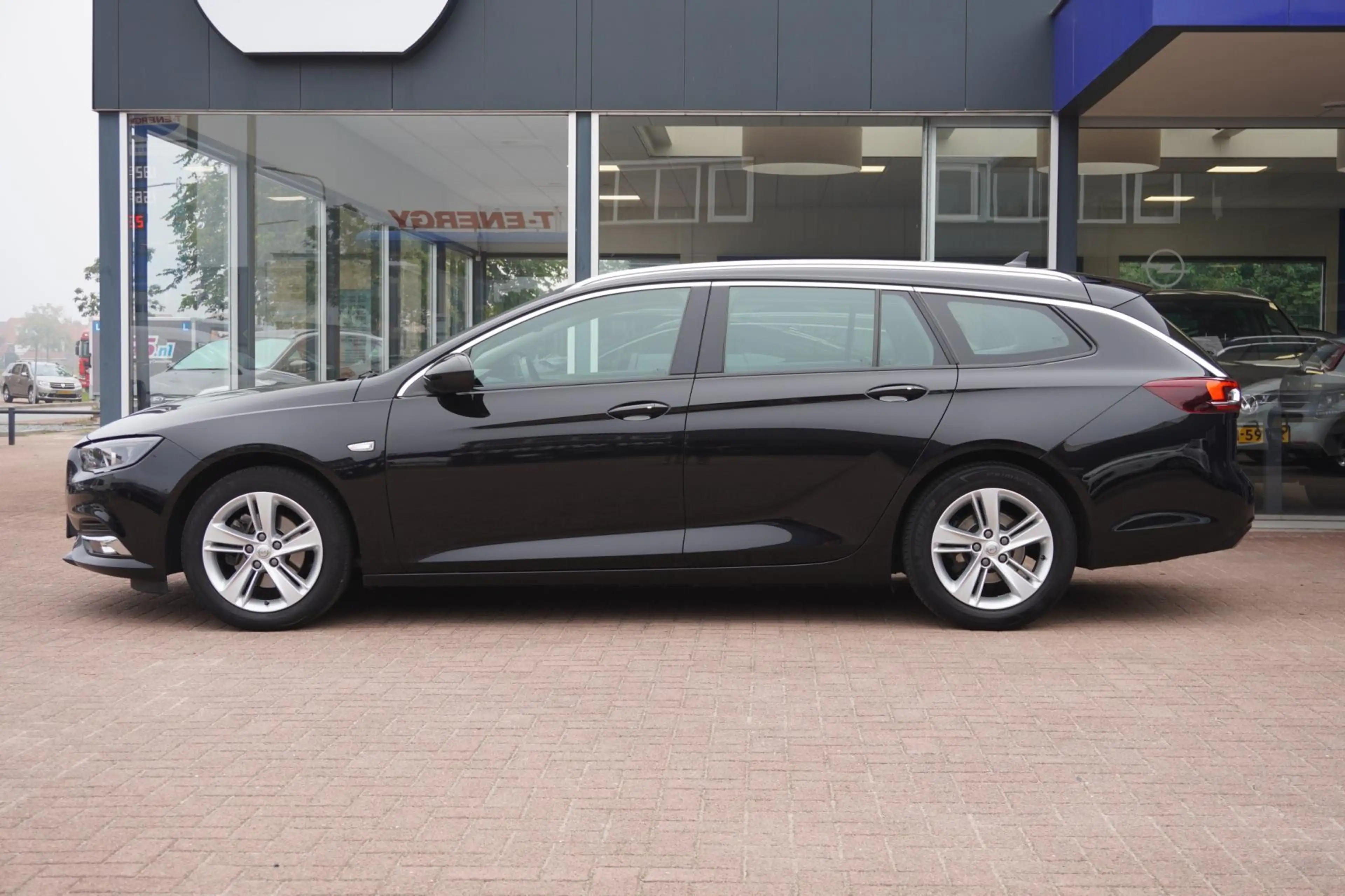Opel Insignia Sports Tourer 1.5 Turbo Business Executive | Virt. — photo 2