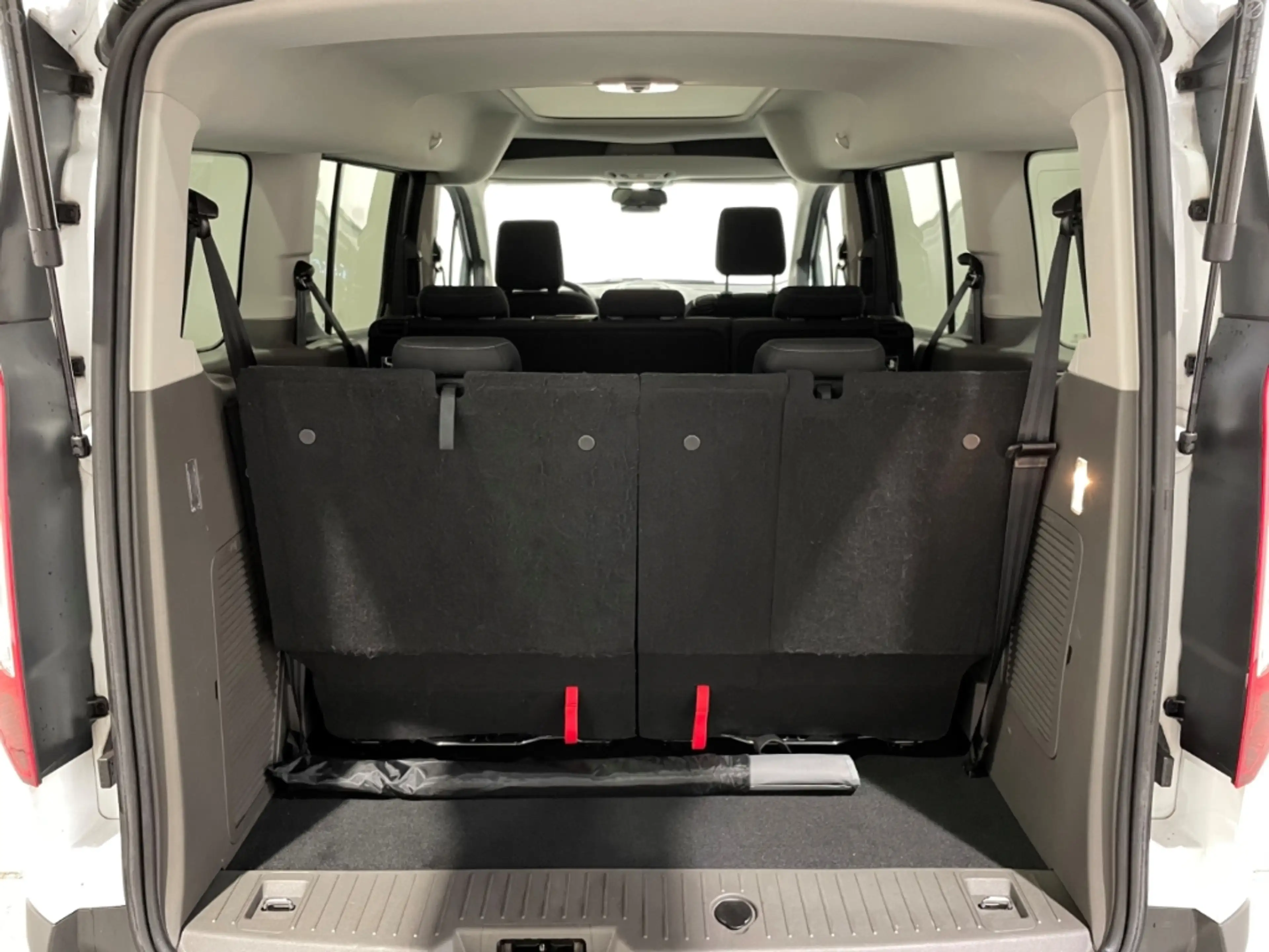 Ford Grand Tourneo 1.5 EcoBlue Trend EU6d 7-Sitzer Pano Klima PDC — photo 9
