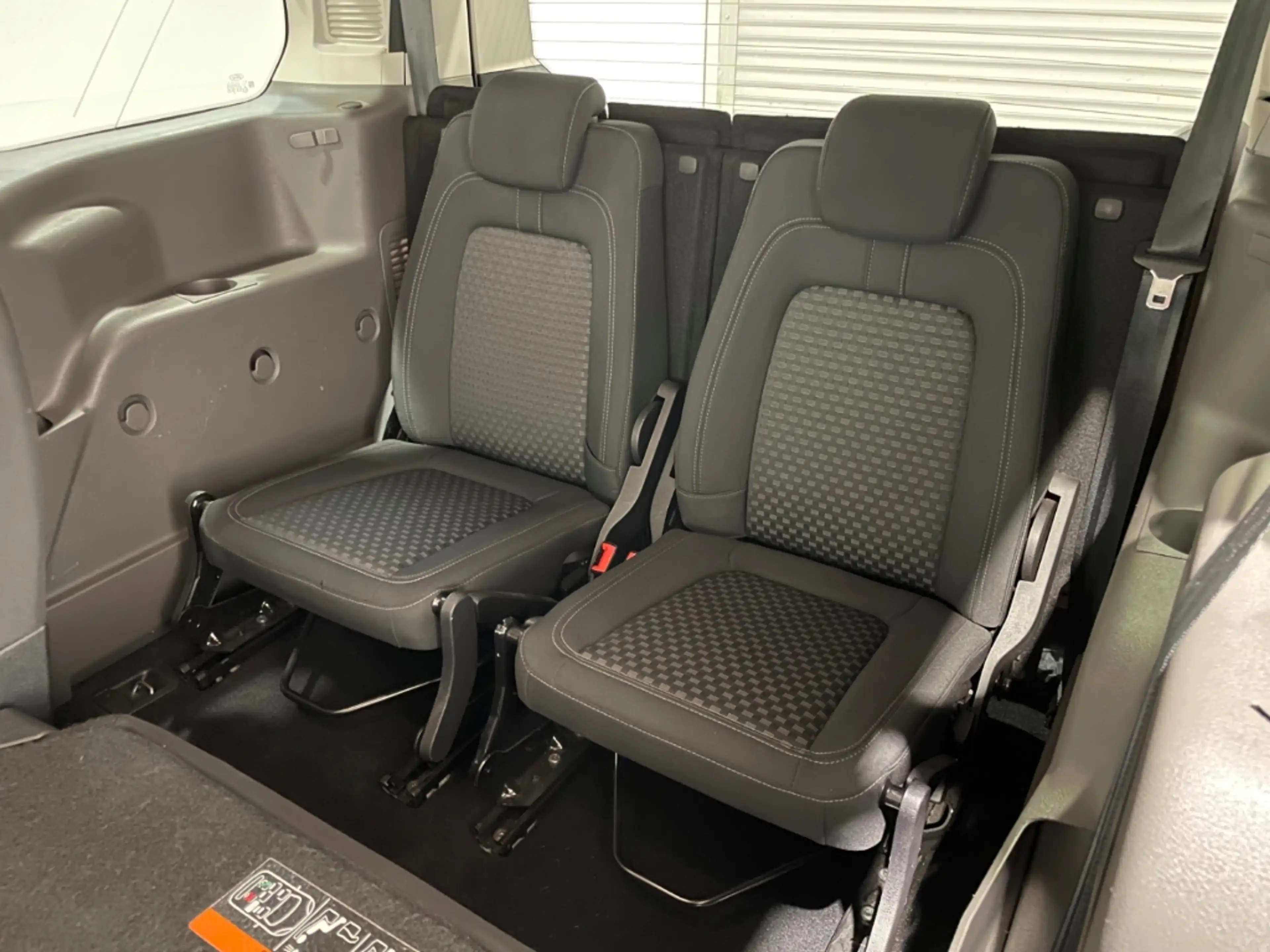 Ford Grand Tourneo 1.5 EcoBlue Trend EU6d 7-Sitzer Pano Klima PDC — photo 8
