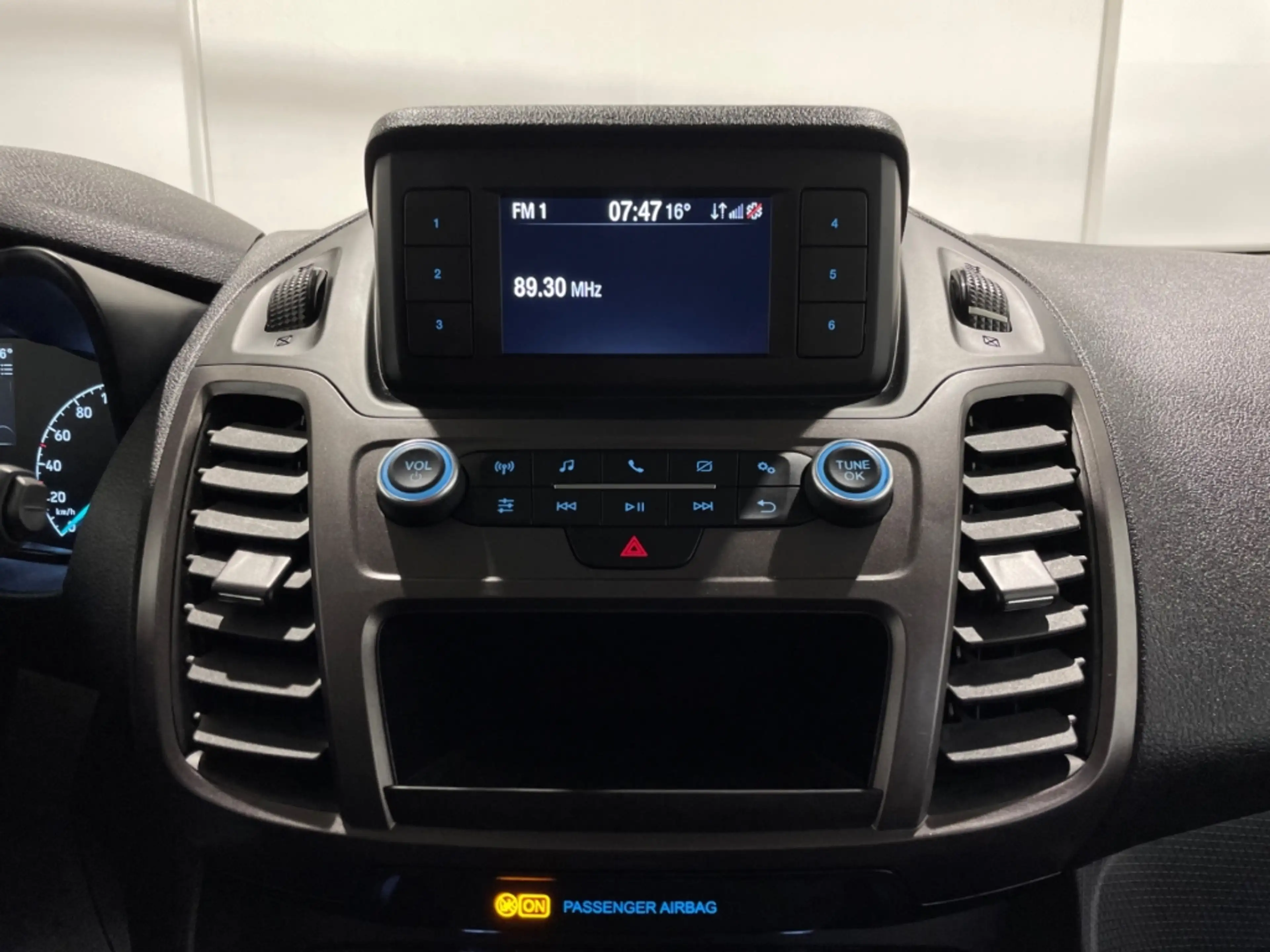 Ford Grand Tourneo 1.5 EcoBlue Trend EU6d 7-Sitzer Pano Klima PDC — photo 13