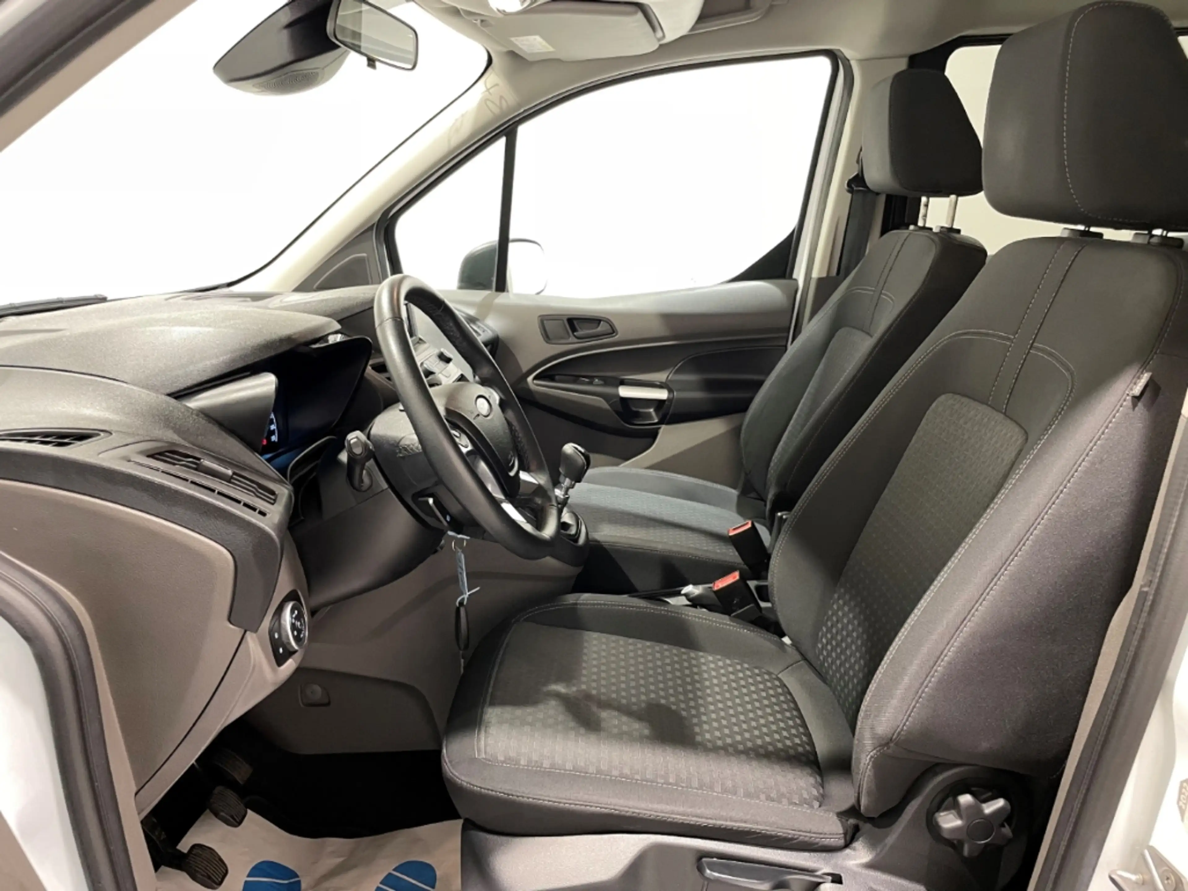 Ford Grand Tourneo 1.5 EcoBlue Trend EU6d 7-Sitzer Pano Klima PDC — photo 5