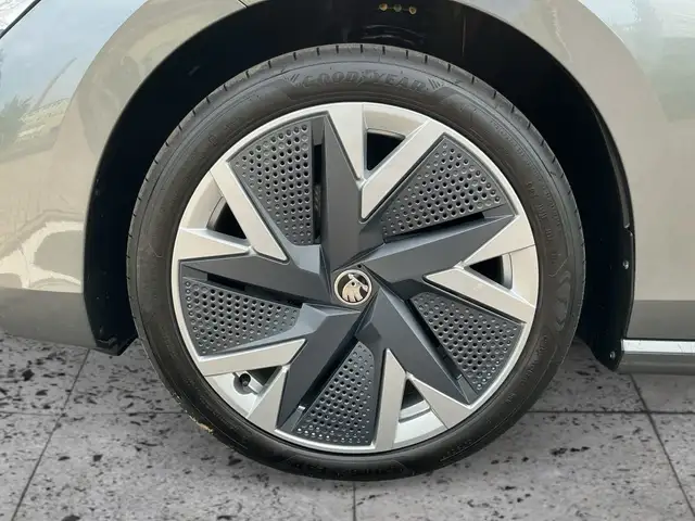 Skoda Superb view 7