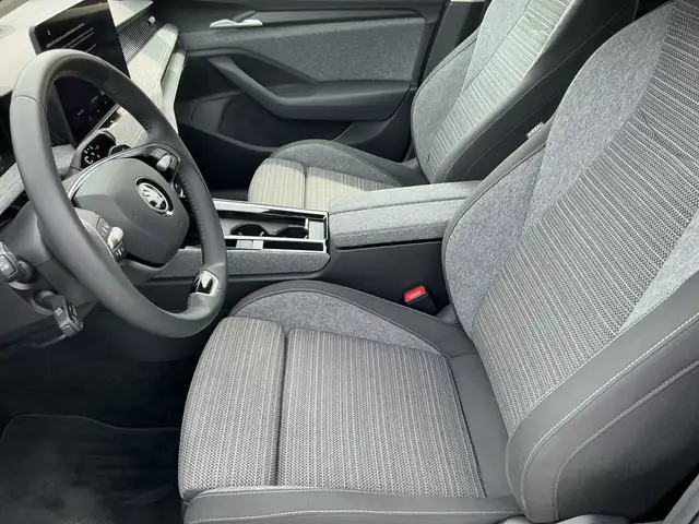 Skoda Superb view 11
