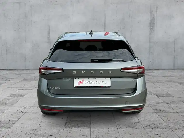 Skoda Superb view 4