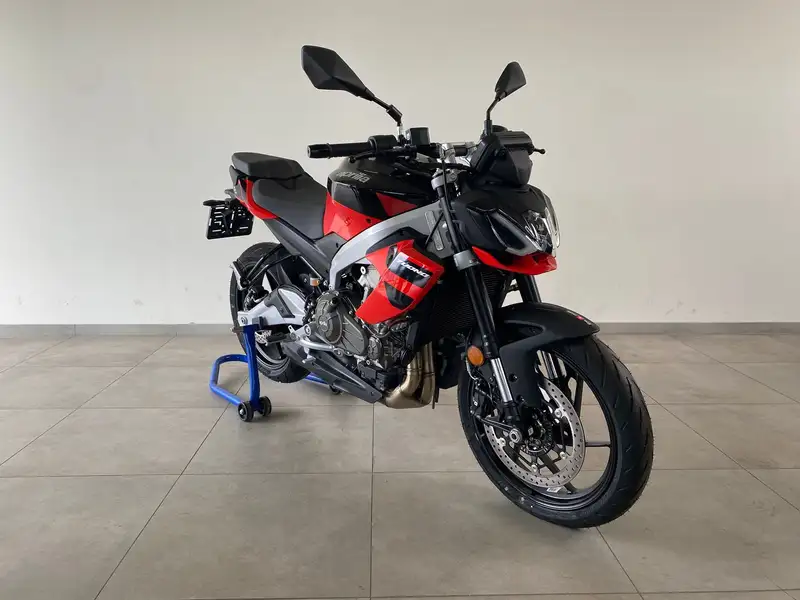 Aprilia Tuono - foto 8