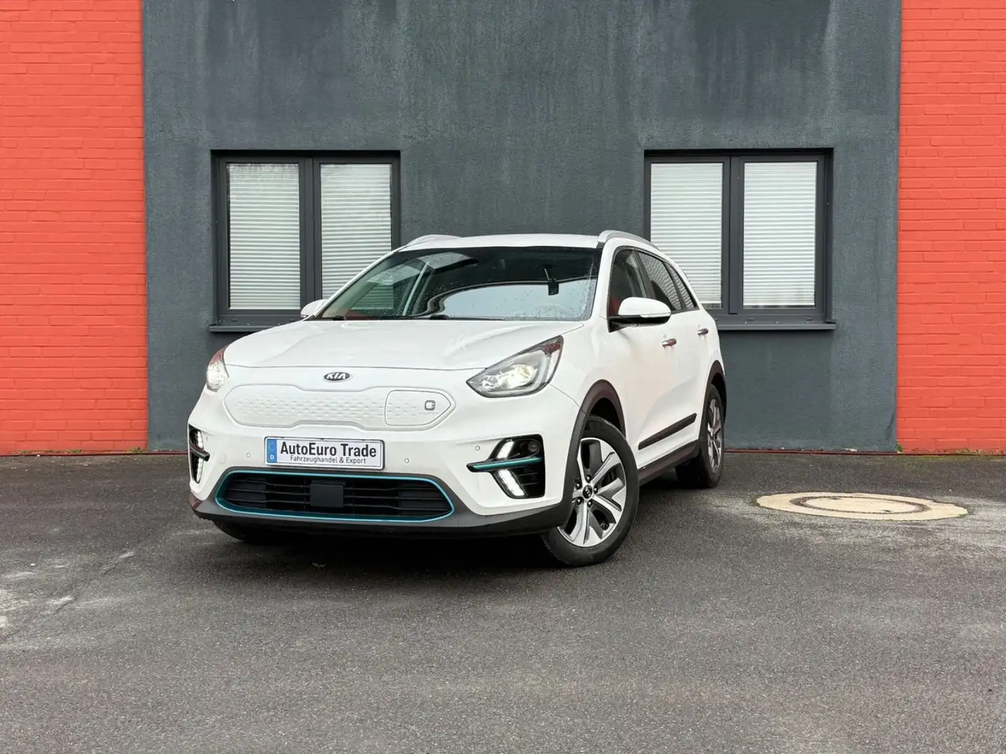 Kia Niro e-Niro ExecutiveLine | JBL | Vollleder | 64 kWh Blanc - 2