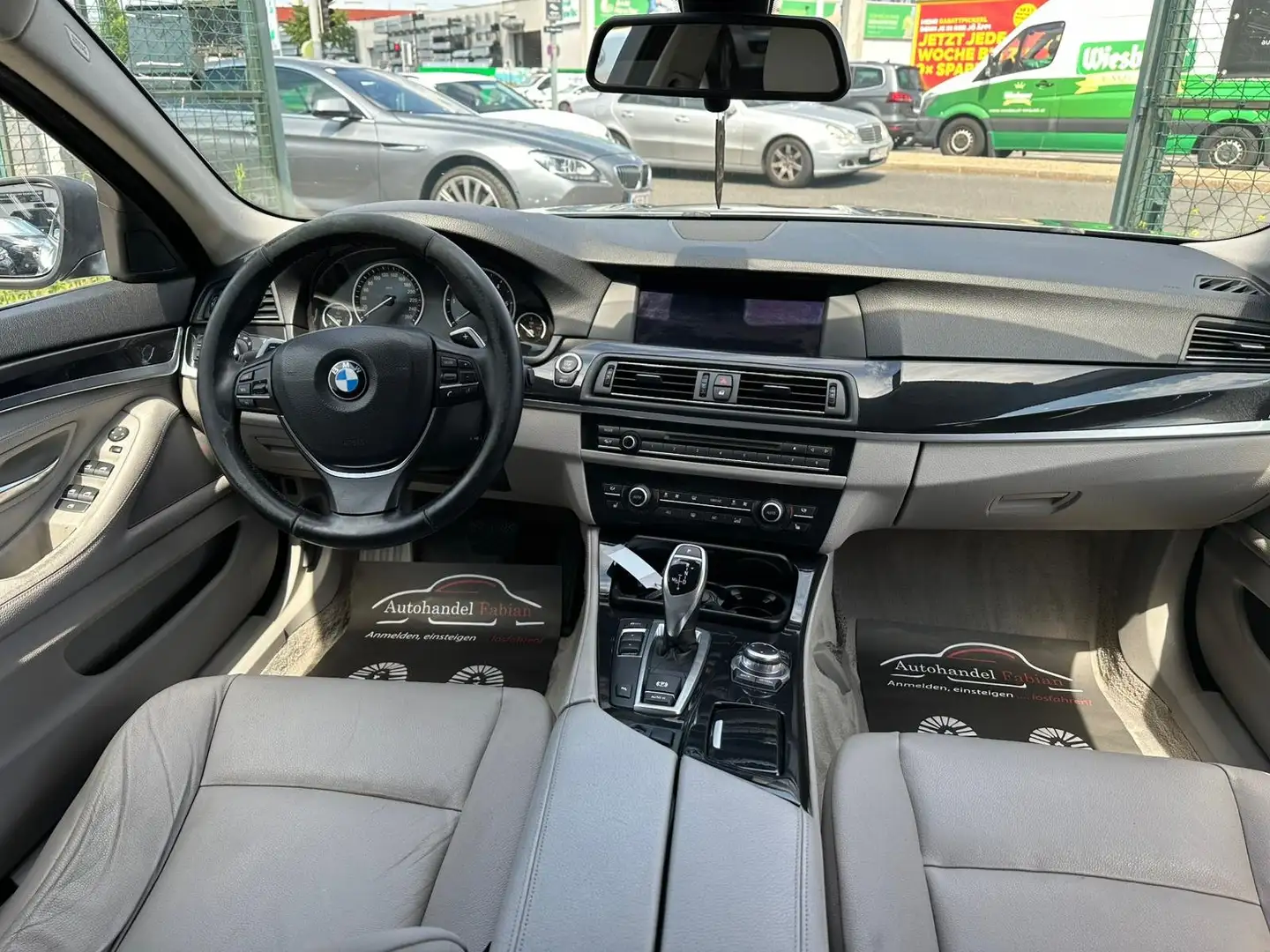 BMW 525 d Autom. 218PS mit Parkhilfe Navi Sitzheiz Leder Grau - 2