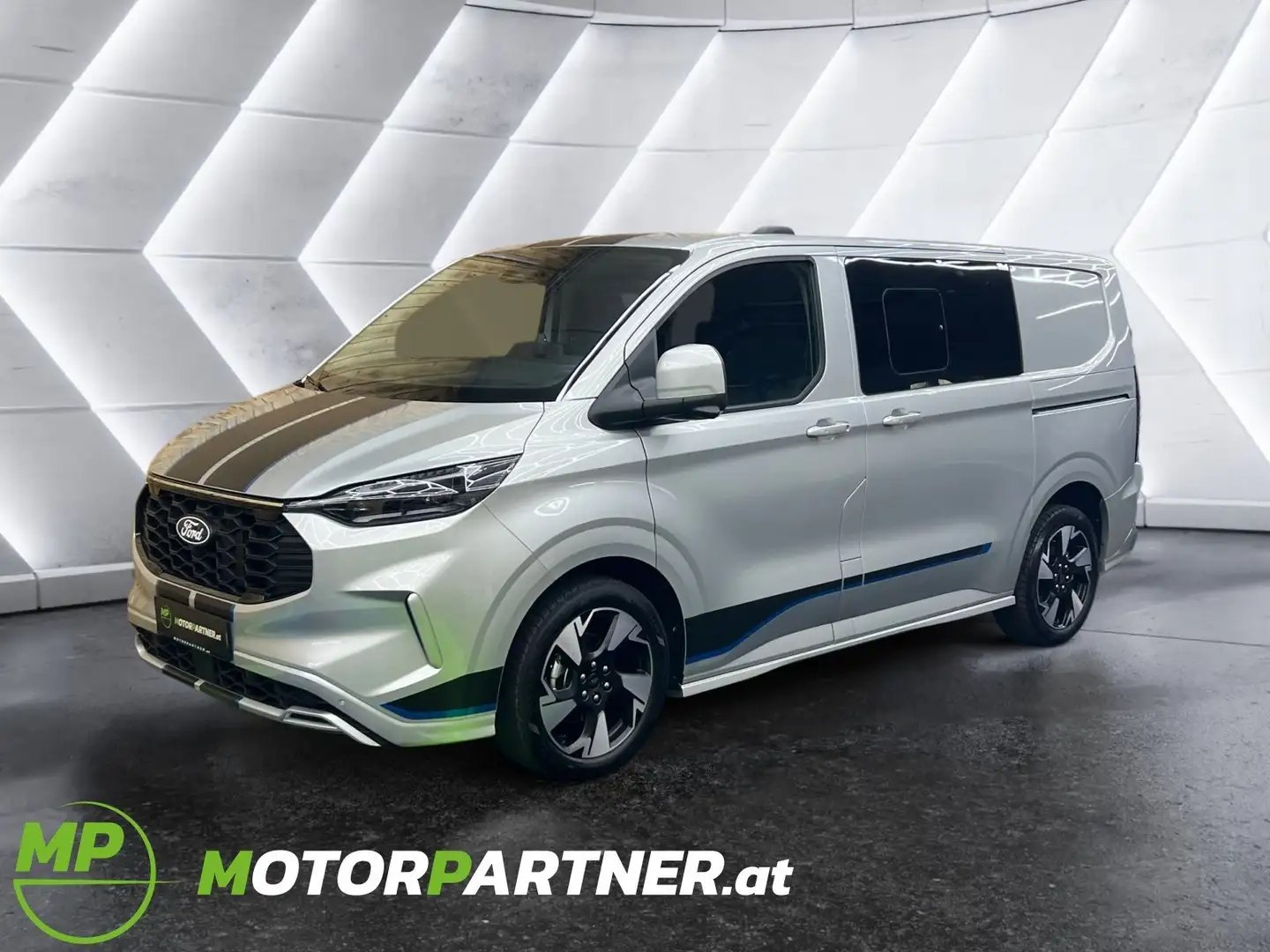 Ford Transit Custom DoKa L1 ALLRAD **SPORT** auf Lager Silber - 1
