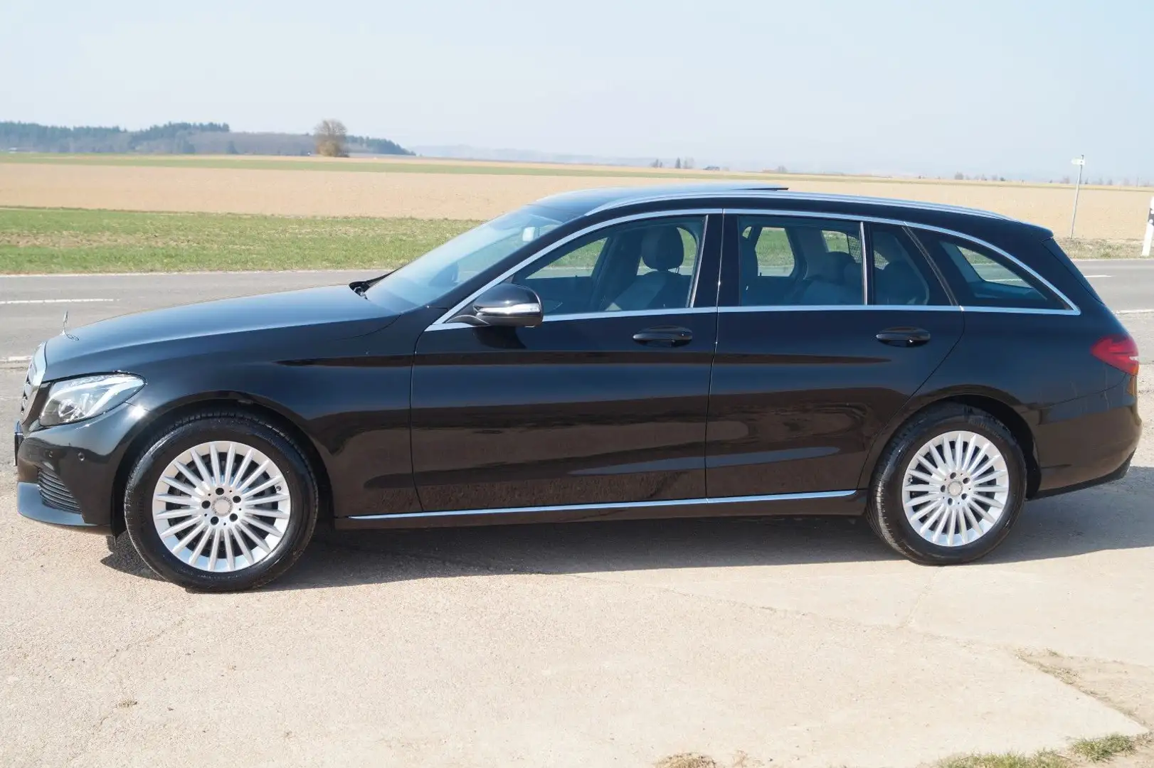 Mercedes-Benz C 180 T CGI +Automatik+Navi+LED+Panorama+ Schwarz - 2