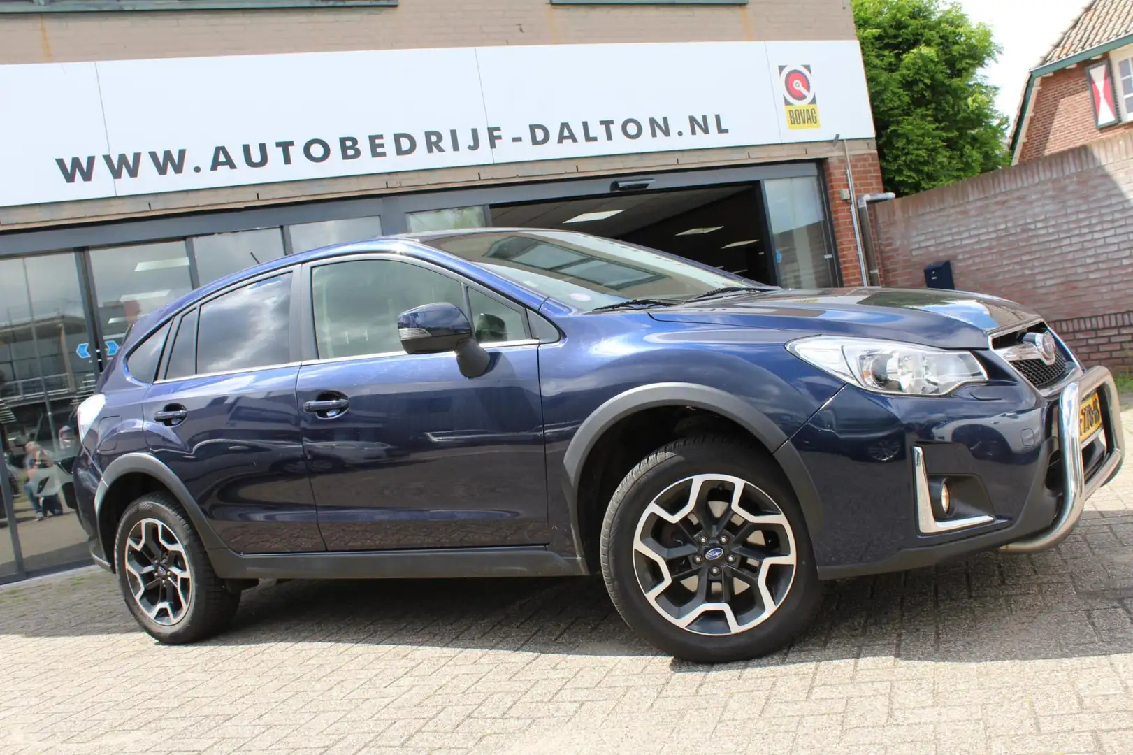 Subaru XV 2.0i Premium 4WD AUTOMAAT / APPLE CARPLAY / NAVIGA Blauw - 2