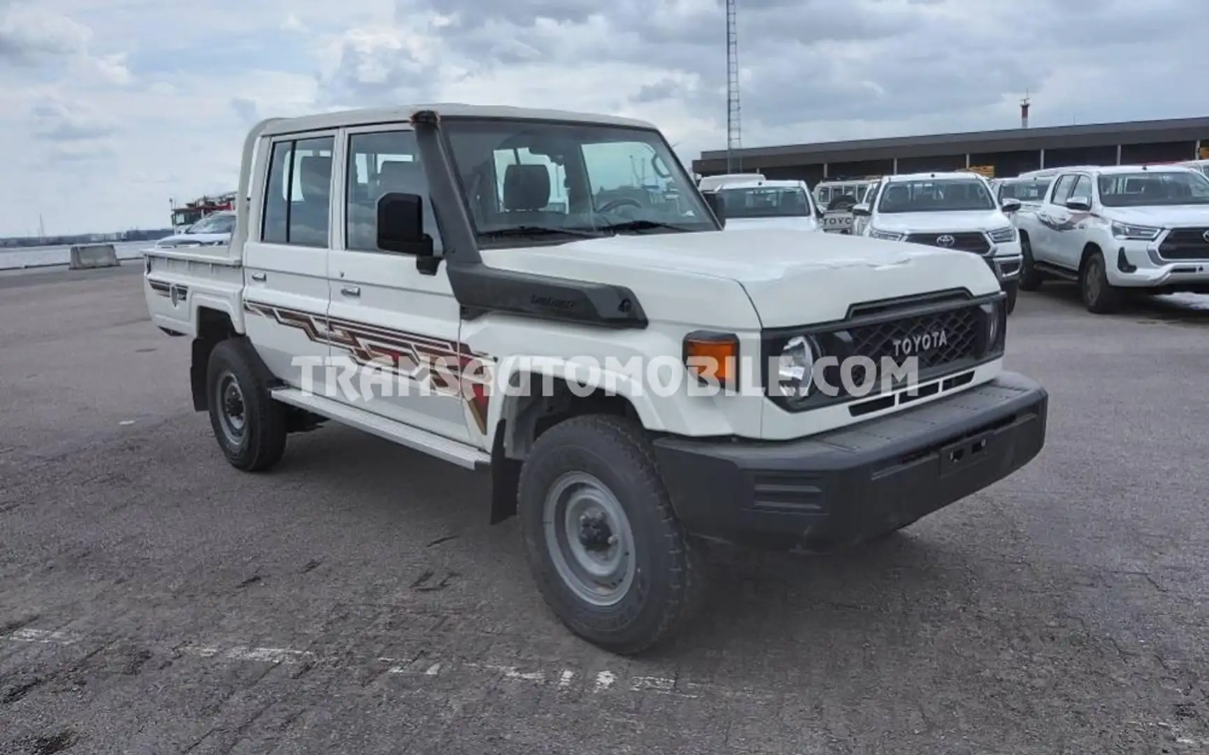 Toyota Land Cruiser GRJ DOUBLE CABIN - EXPORT OUT EU TROPICAL VERSION  White - 1