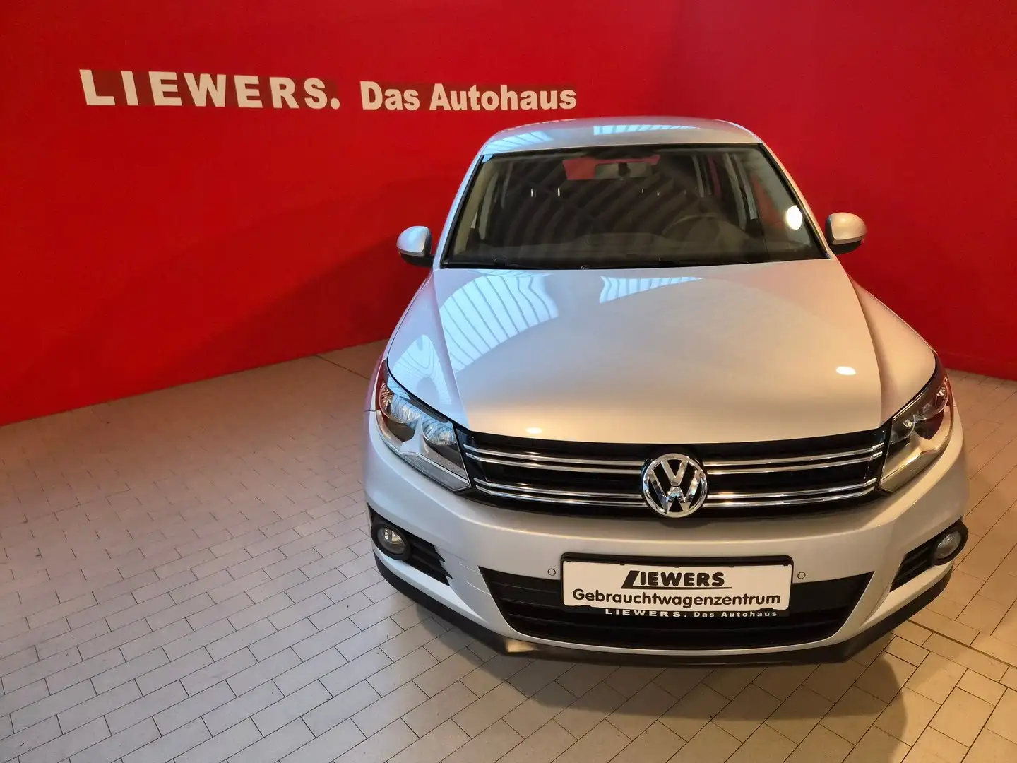 Volkswagen Tiguan Basis TSI BMT Silber - 2