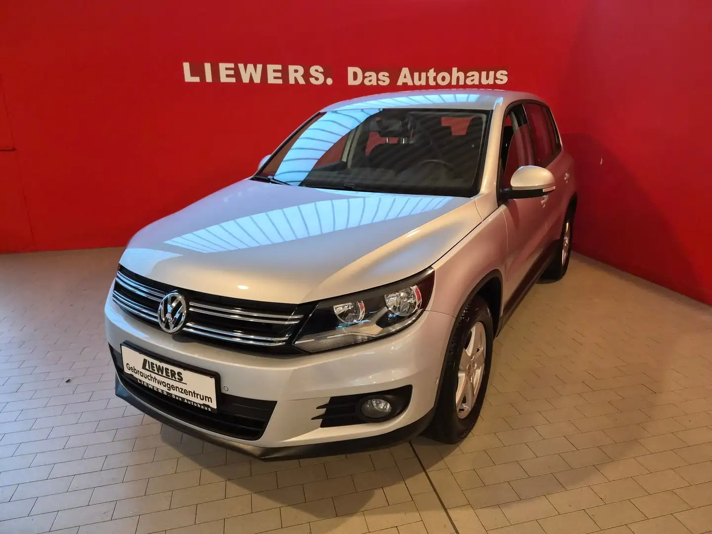 Volkswagen Tiguan Basis TSI BMT Silber - 1