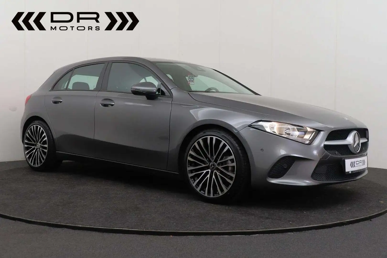 Mercedes-Benz A 180 BUSINESS SOLUTION - NAVI - 11.835km Gris - 2