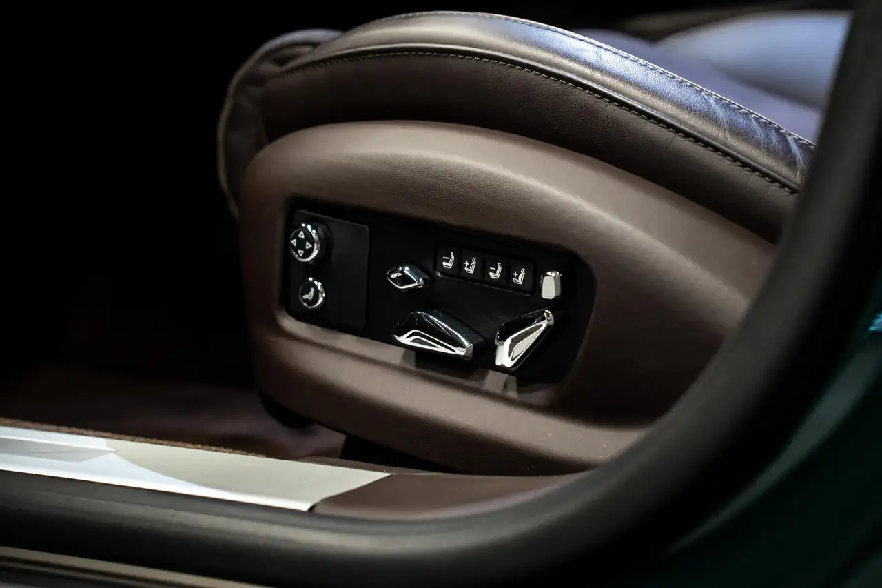 Bentley Flying Spur 2023 — фото 8