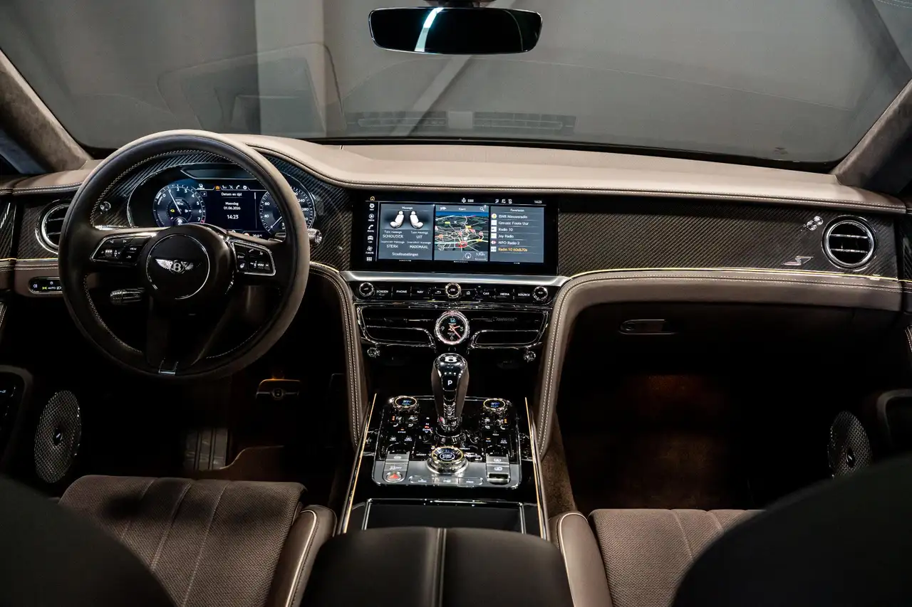 Bentley Flying Spur 2023 — фото 6