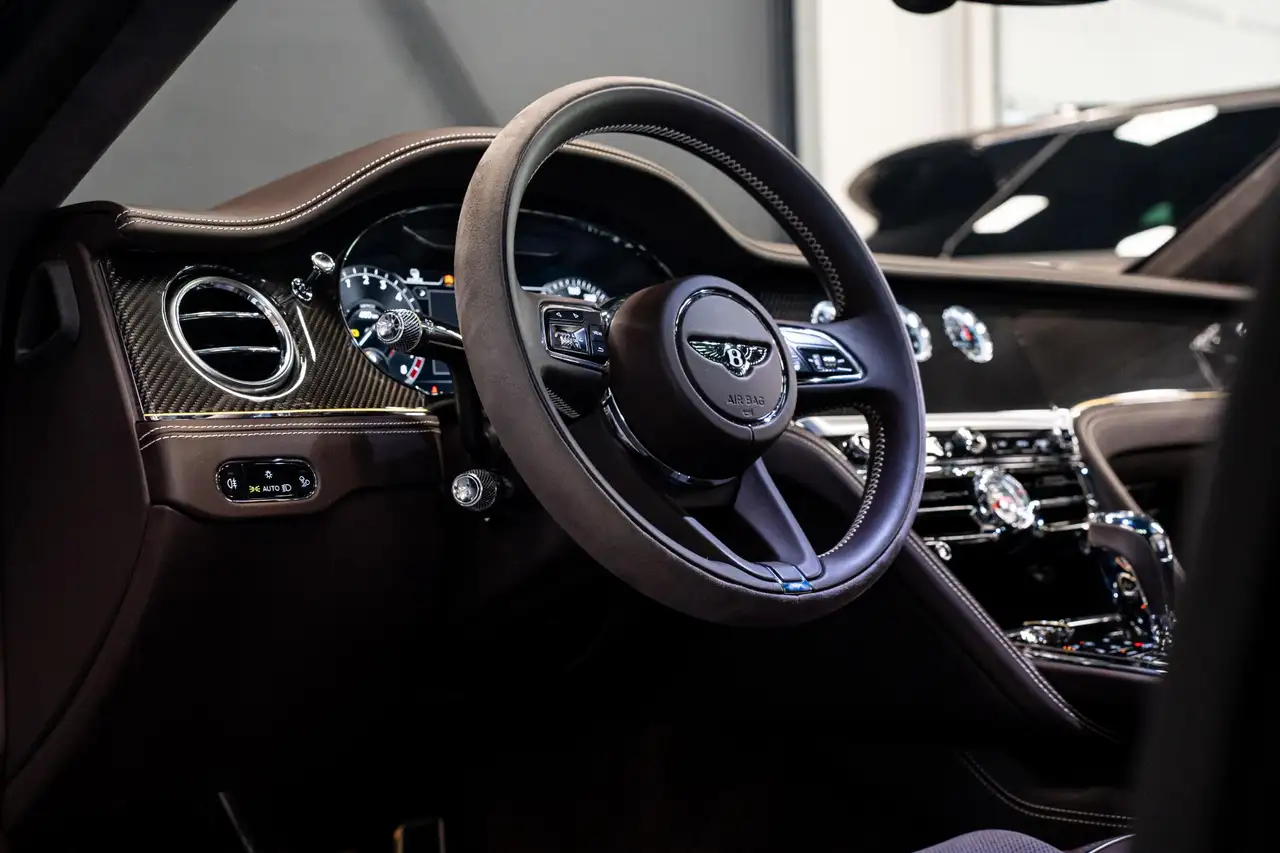 Bentley Flying Spur 2023 — фото 29