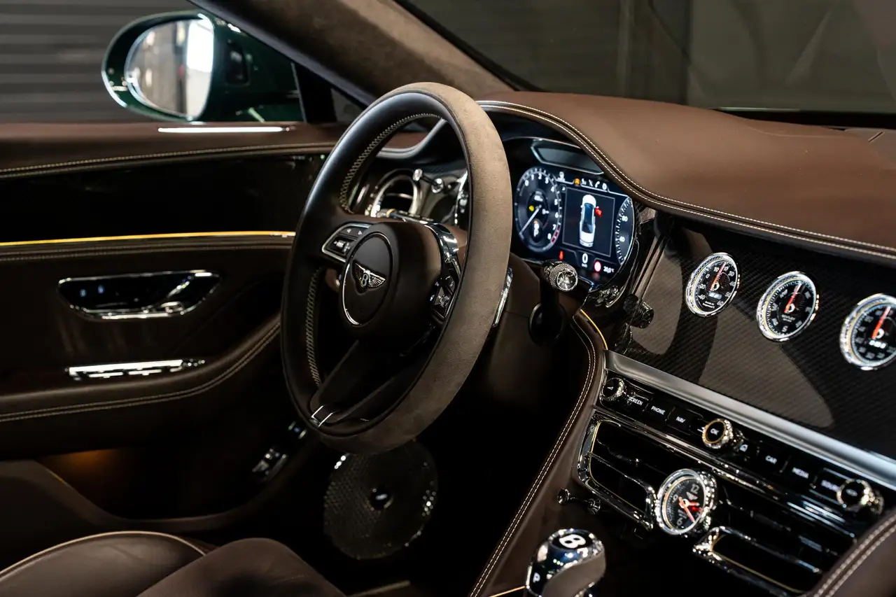 Bentley Flying Spur 2023 — фото 39