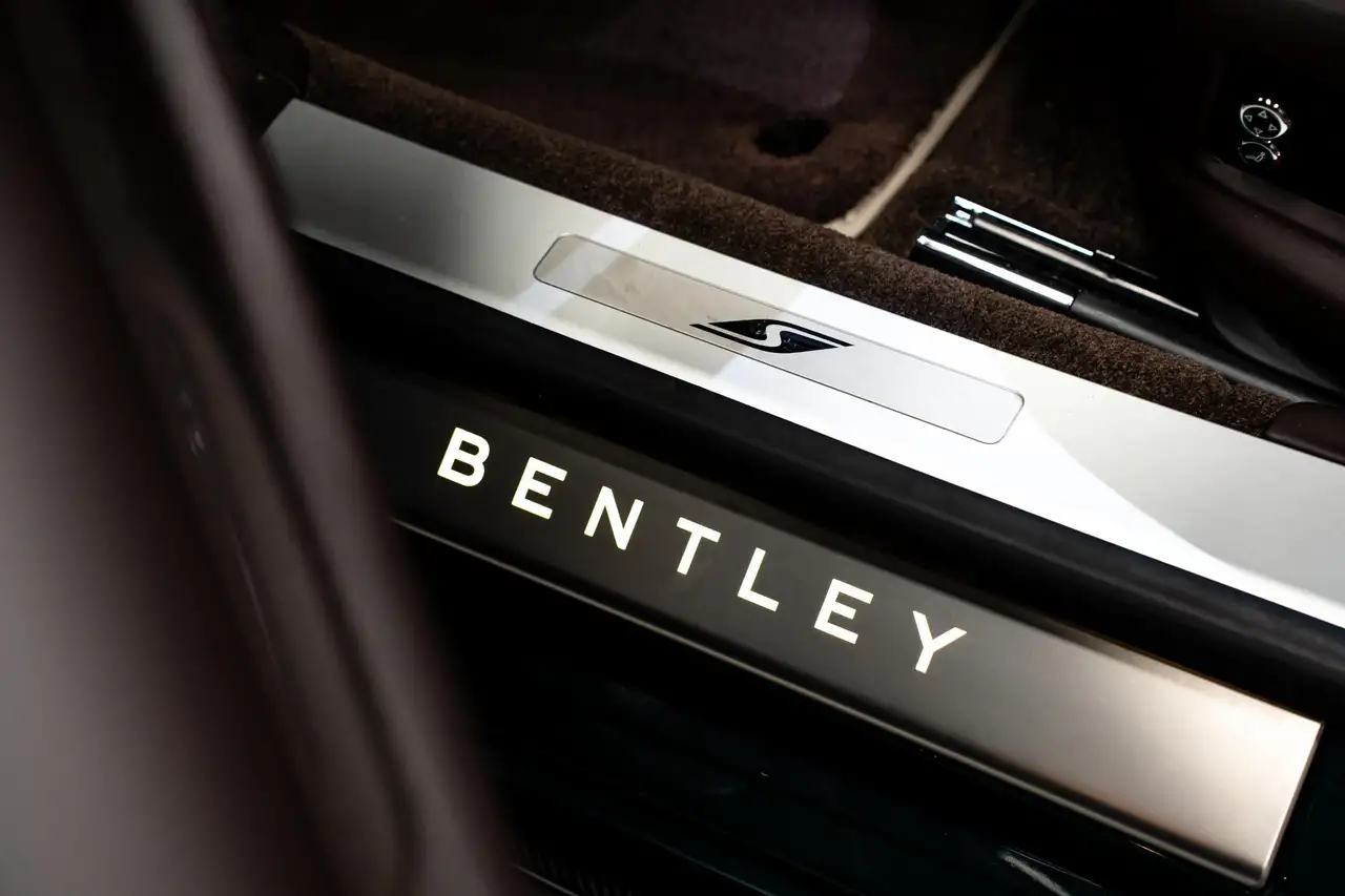 Bentley Flying Spur 2023 — фото 18