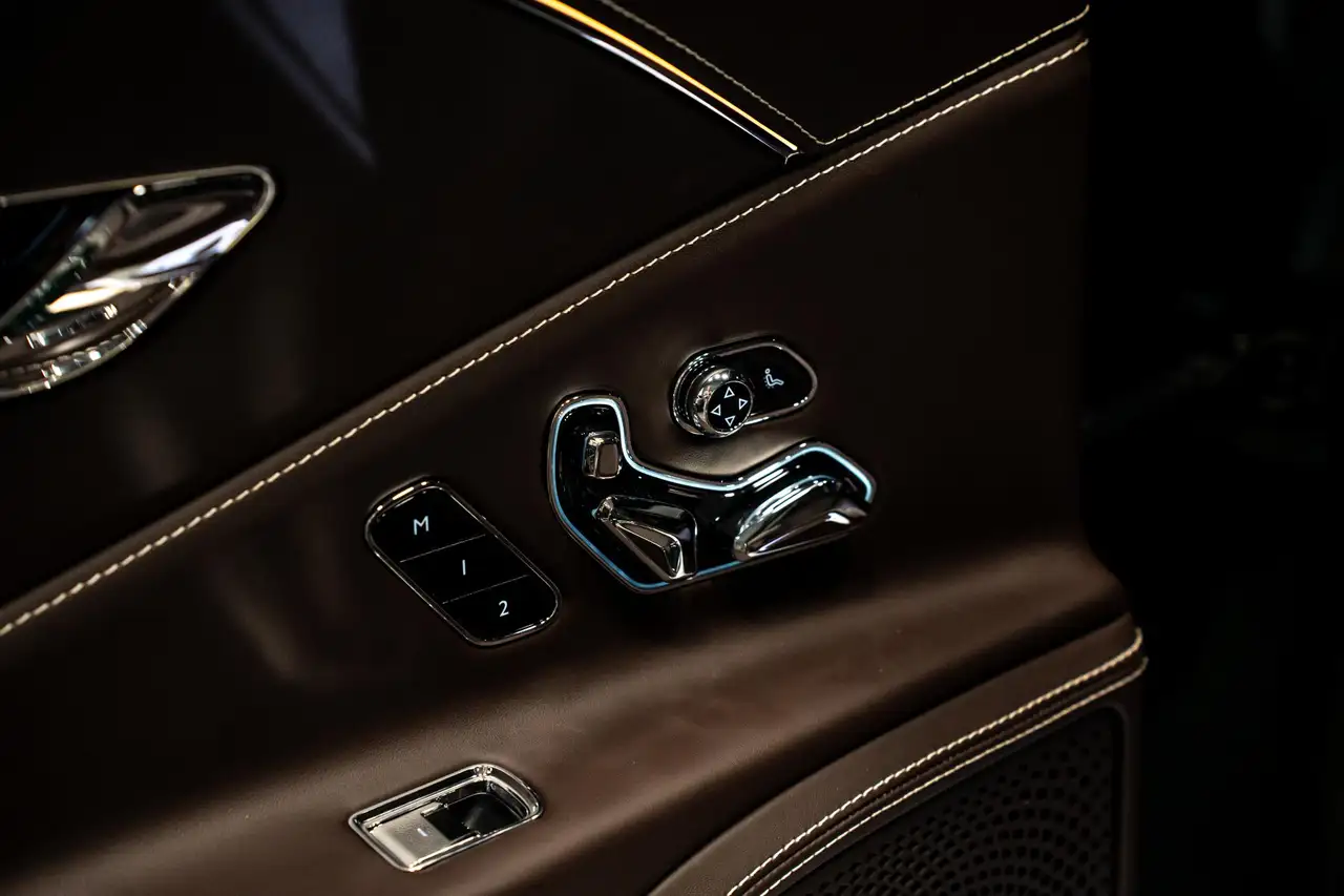 Bentley Flying Spur 2023 — фото 20