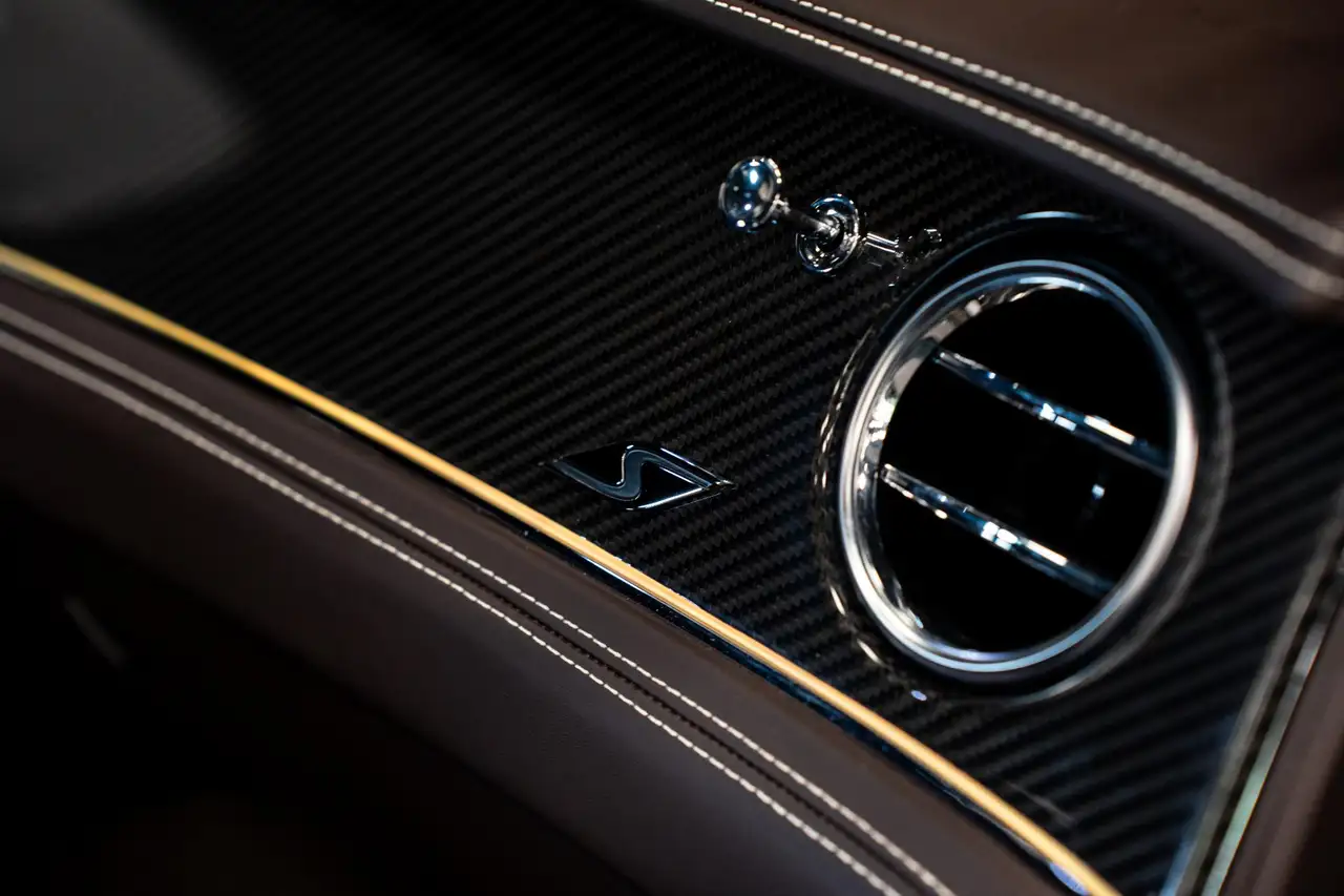 Bentley Flying Spur 2023 — фото 33