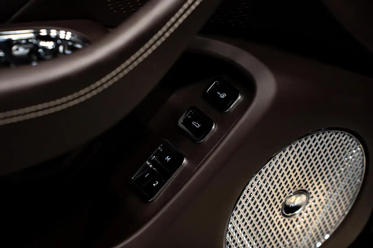 Bentley Flying Spur 2023 — фото 27