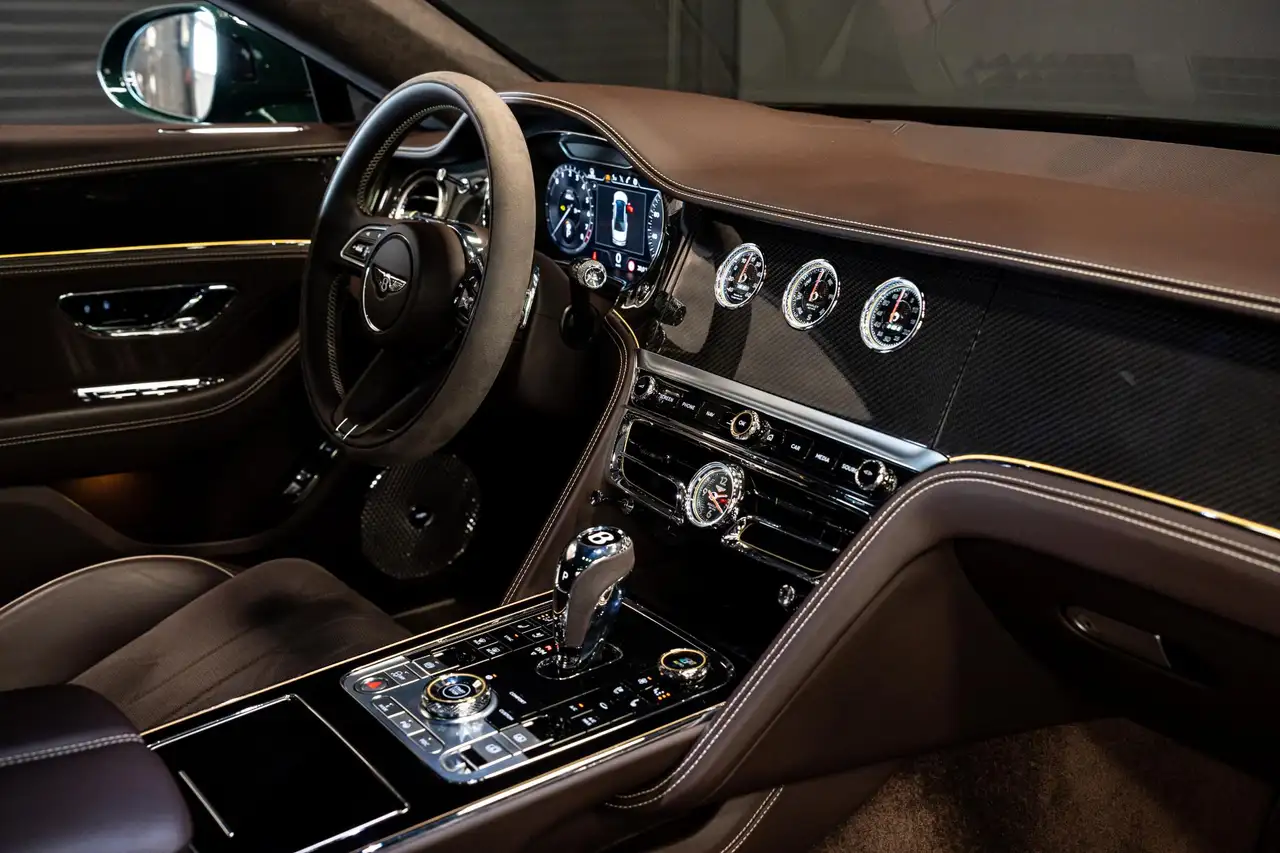 Bentley Flying Spur 2023 — фото 12