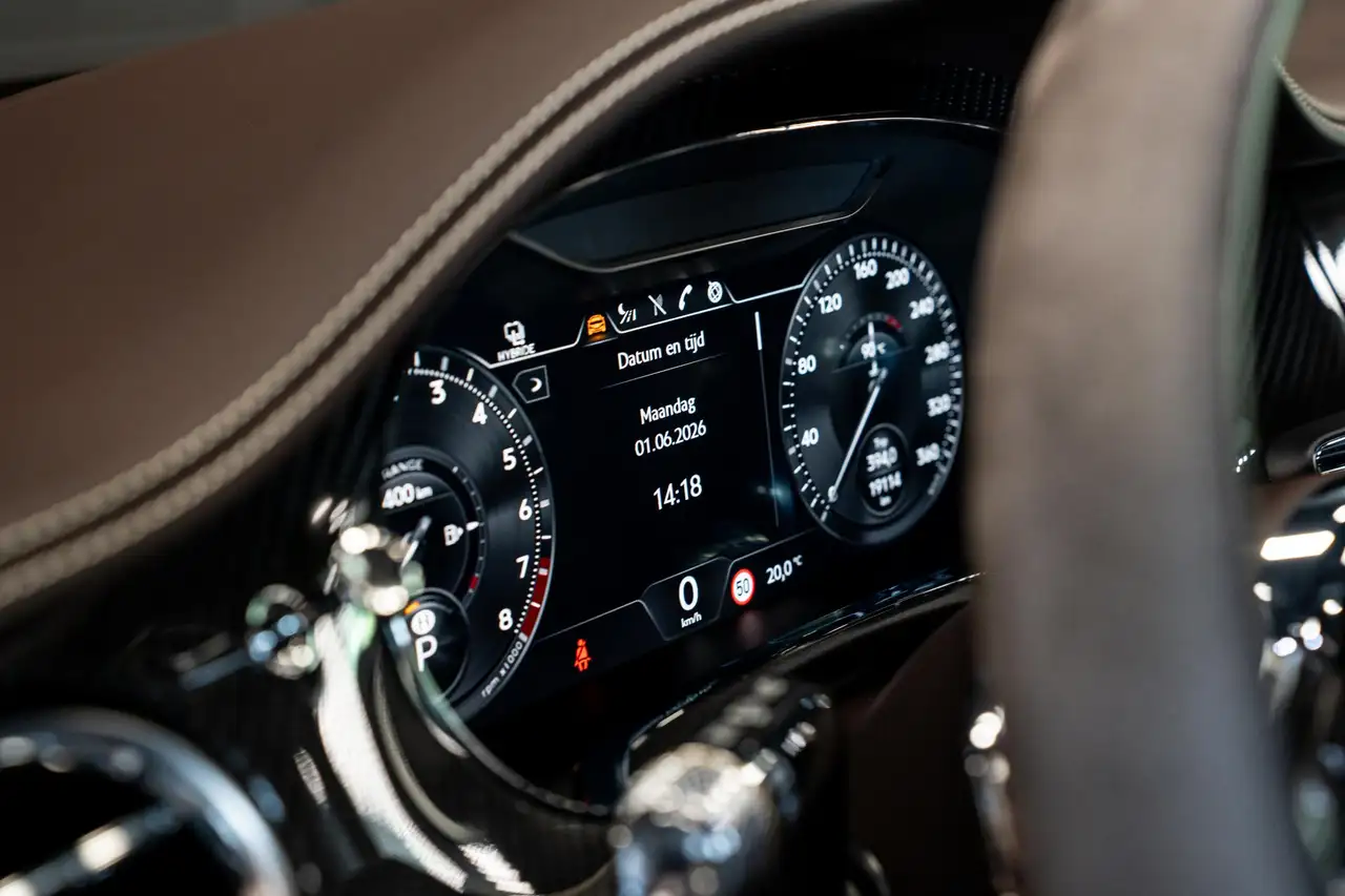 Bentley Flying Spur 2023 — фото 17
