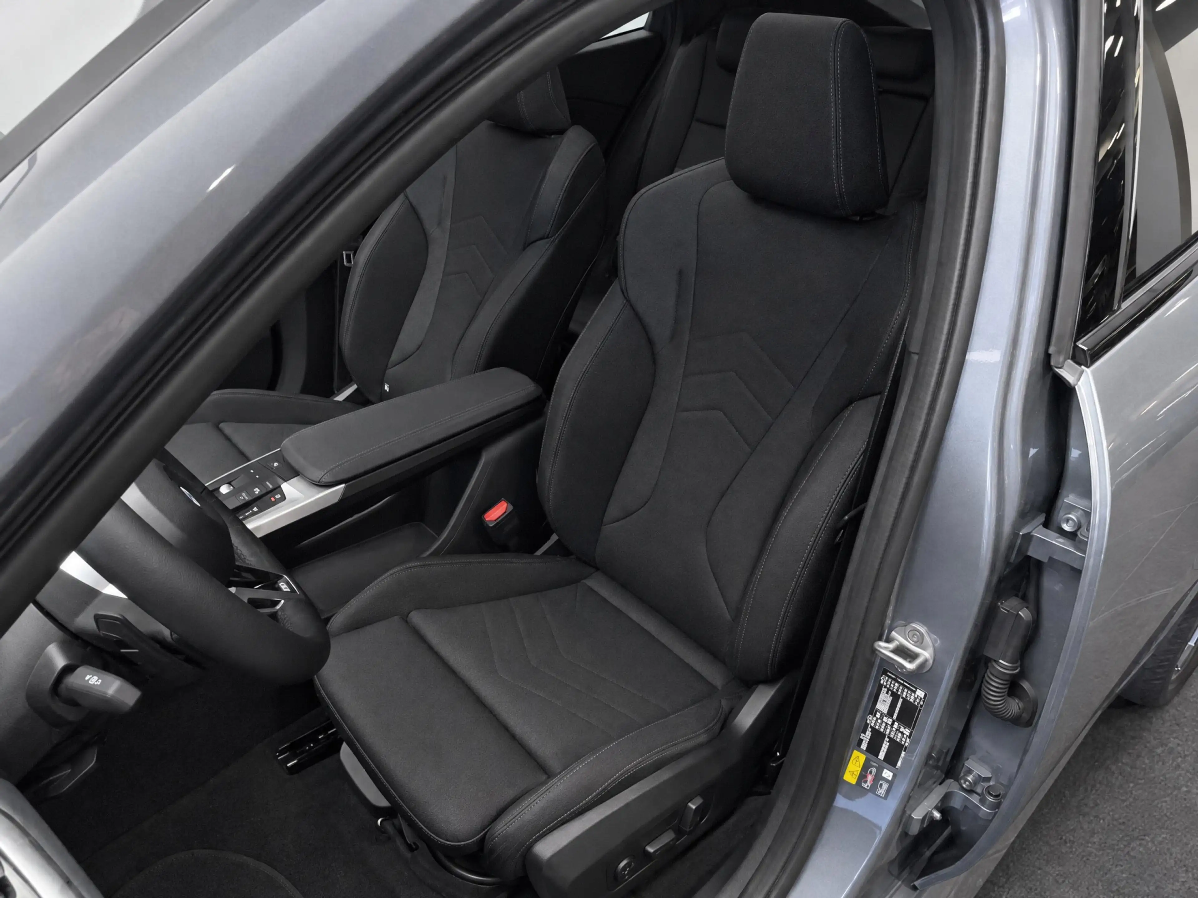 BMW iX2 xDrive30 M Sport / Trekhaak / Panoramadak / Sports — photo 6