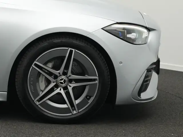 Mercedes-Benz C-Class view 8