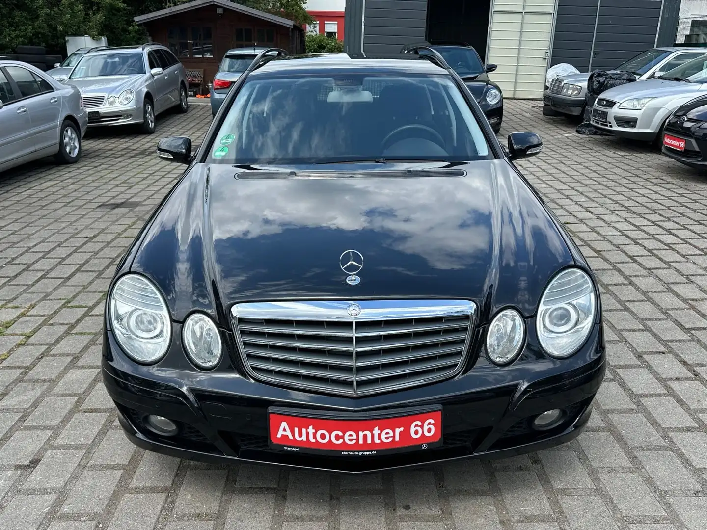 Mercedes-Benz E 200 T K Aut.*AHK*PDC*SHZ*TÜV NEU*TEMPOMAT Noir - 2