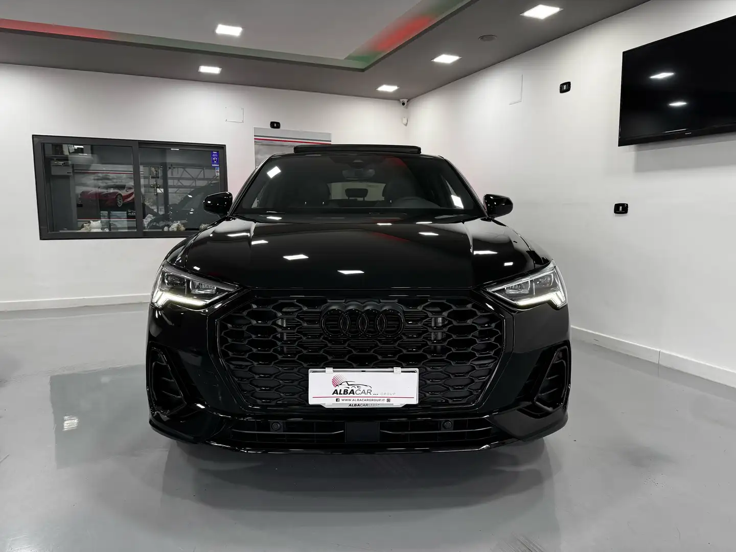 Audi Q3 Q3 35 2.0 tdi Identity Black quattro s-tronic Nero - 2