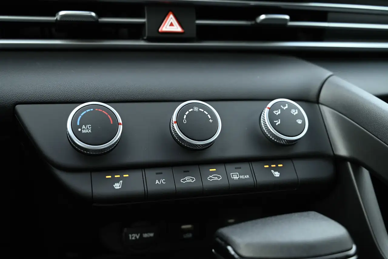 Hyundai ELANTRA снимка Hyundai ELANTRA