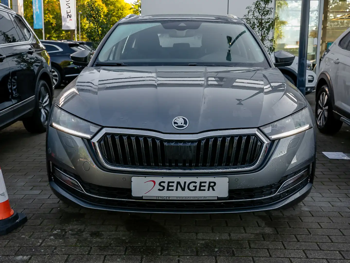 Skoda Octavia 2.0 TDI Style Navi Pano Smart Link Gris - 2